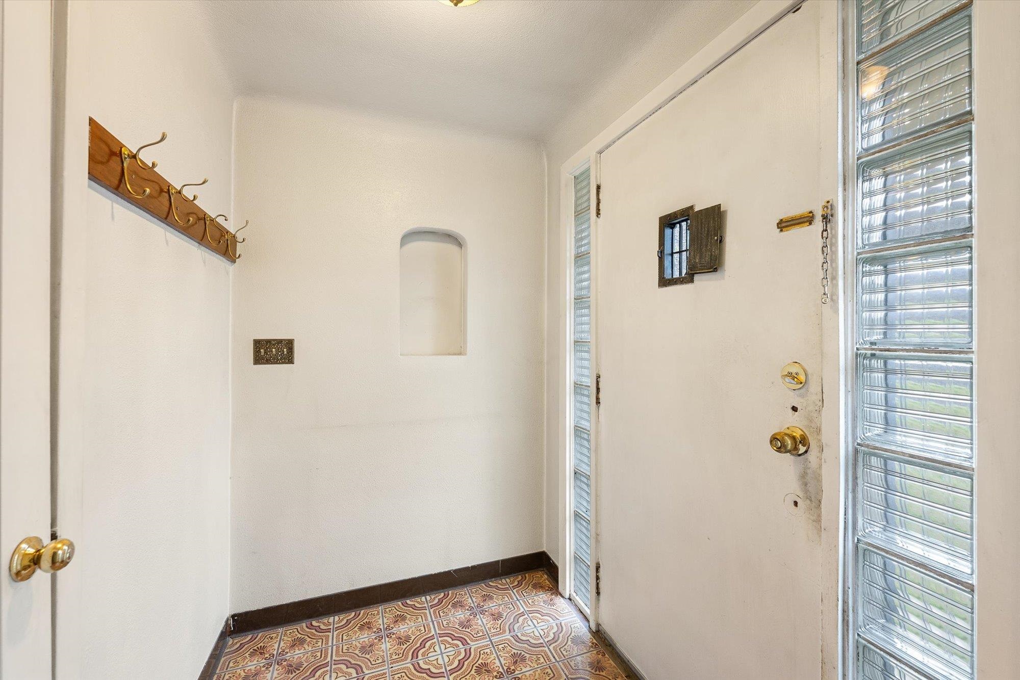 6024 E Griggs Rd - Photo 3