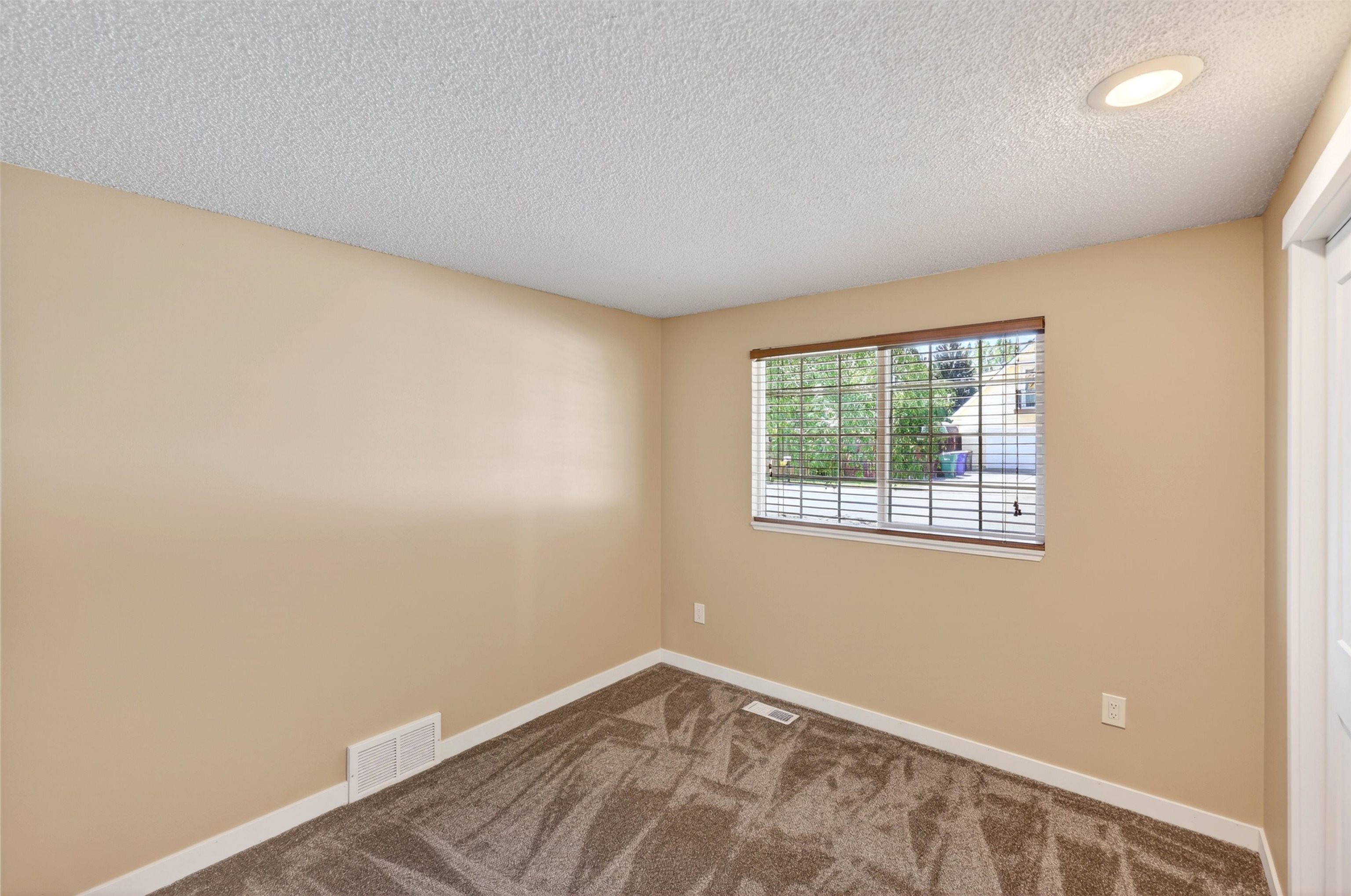14405 E Sunnyside Dr - Photo 11