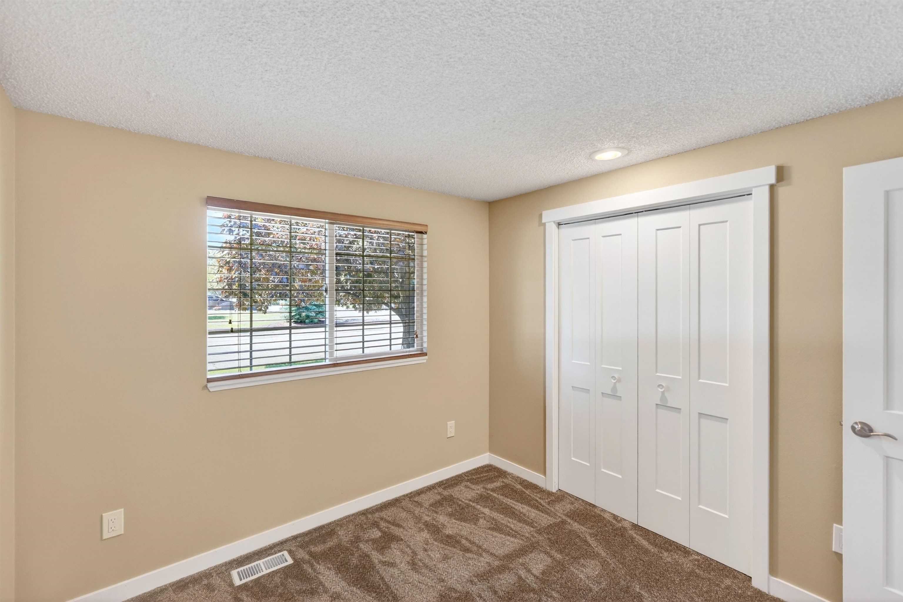 14405 E Sunnyside Dr - Photo 12