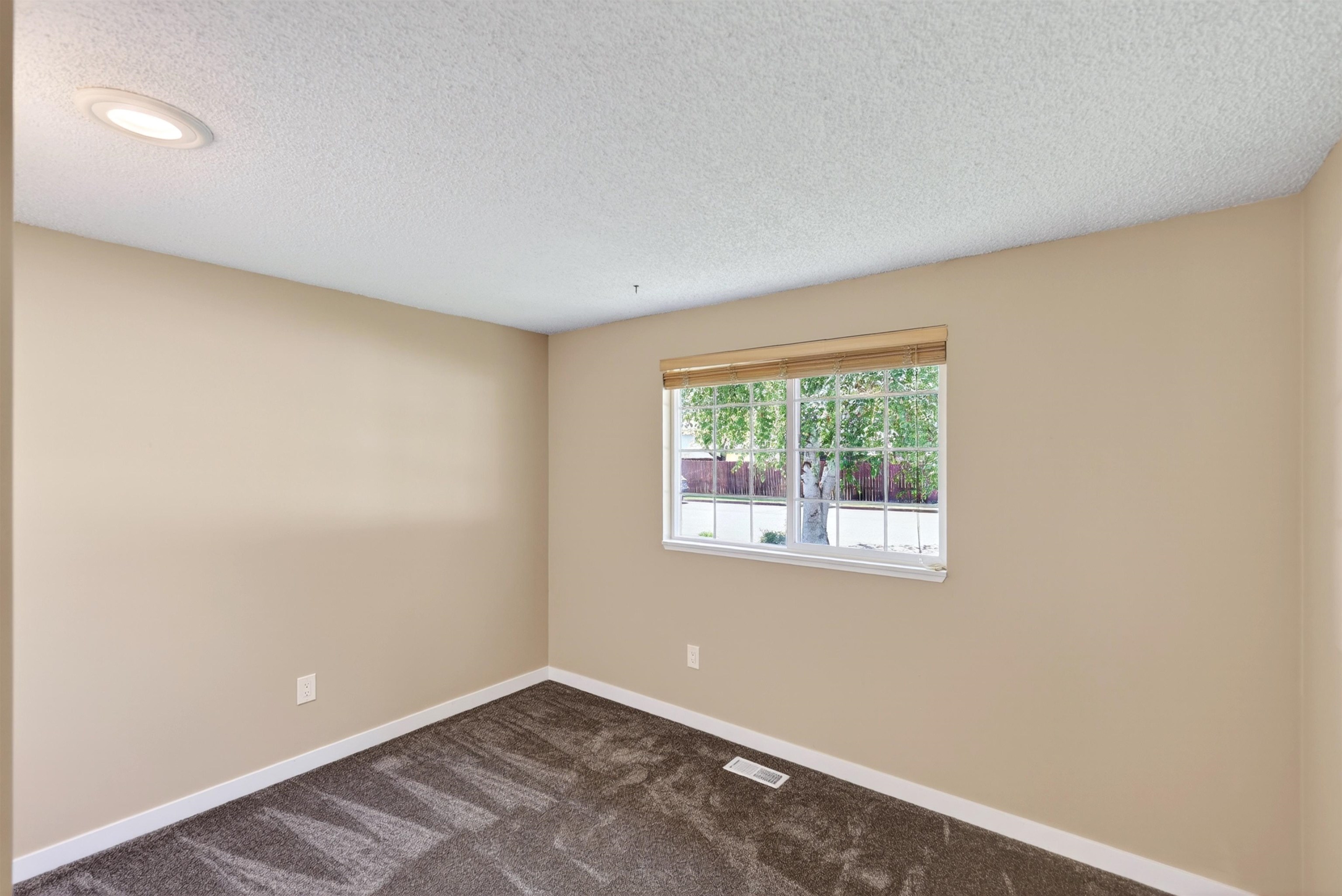 14405 E Sunnyside Dr - Photo 17