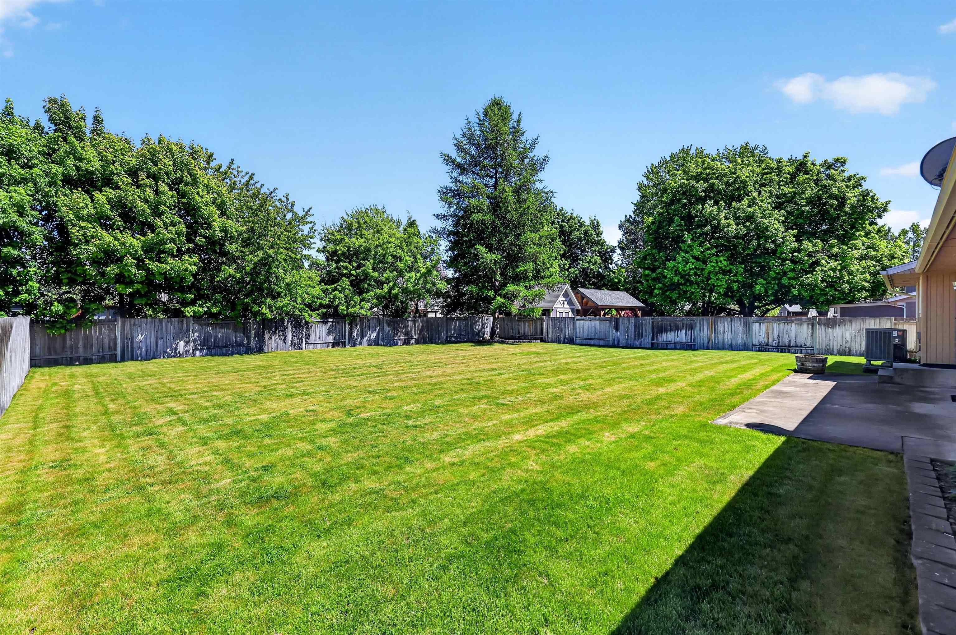 14405 E Sunnyside Dr - Photo 39