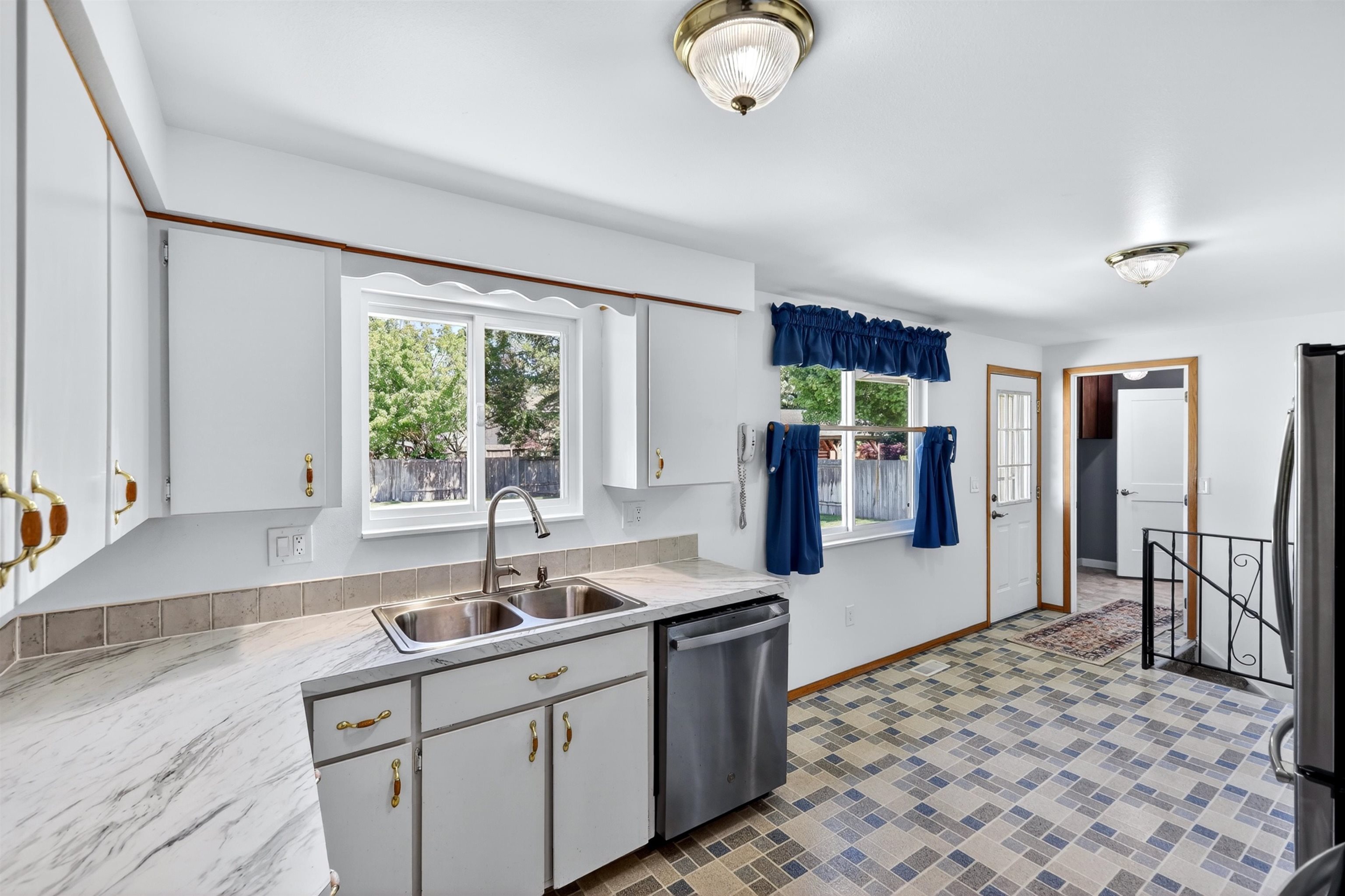 14405 E Sunnyside Dr - Photo 8