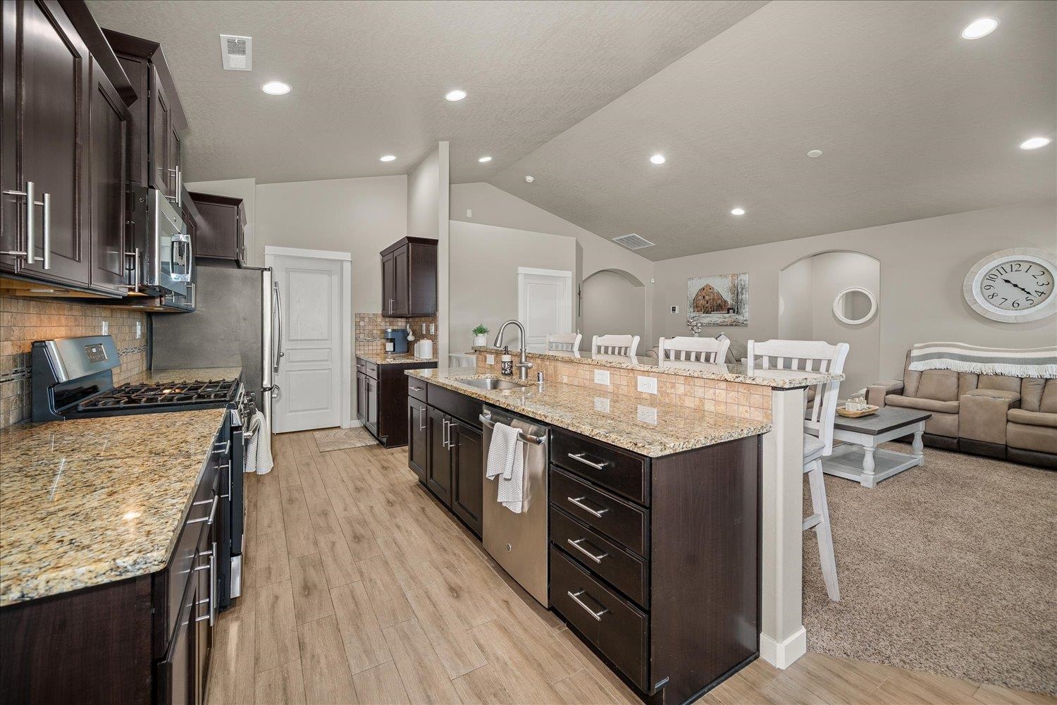 8817 W Pirates Ct - Photo 4