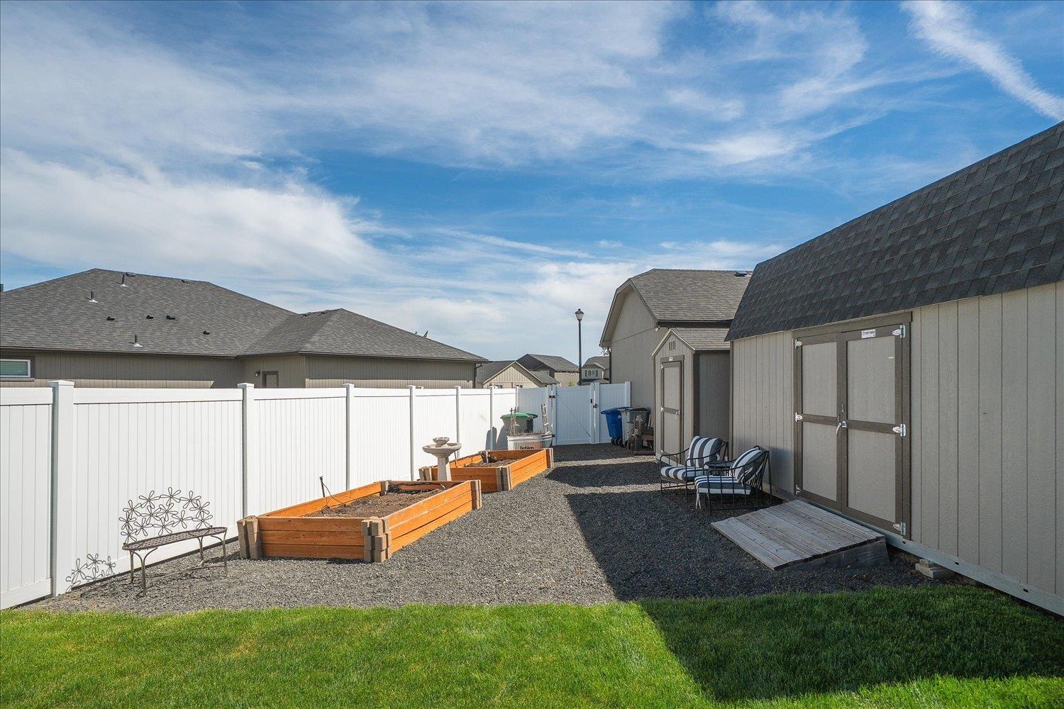 8817 W Pirates Ct - Photo 37