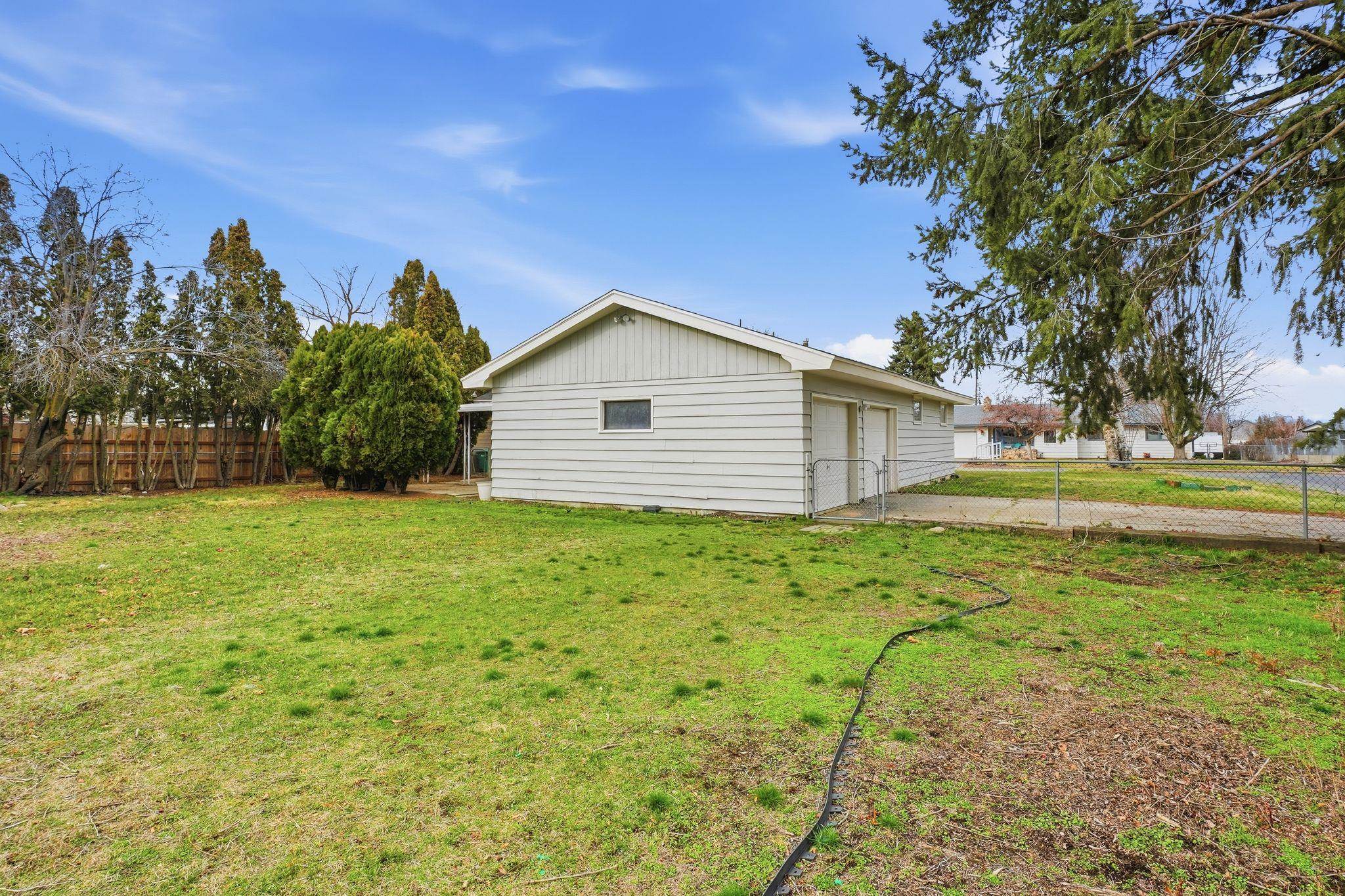 11822 E 15th Ave - Photo 29