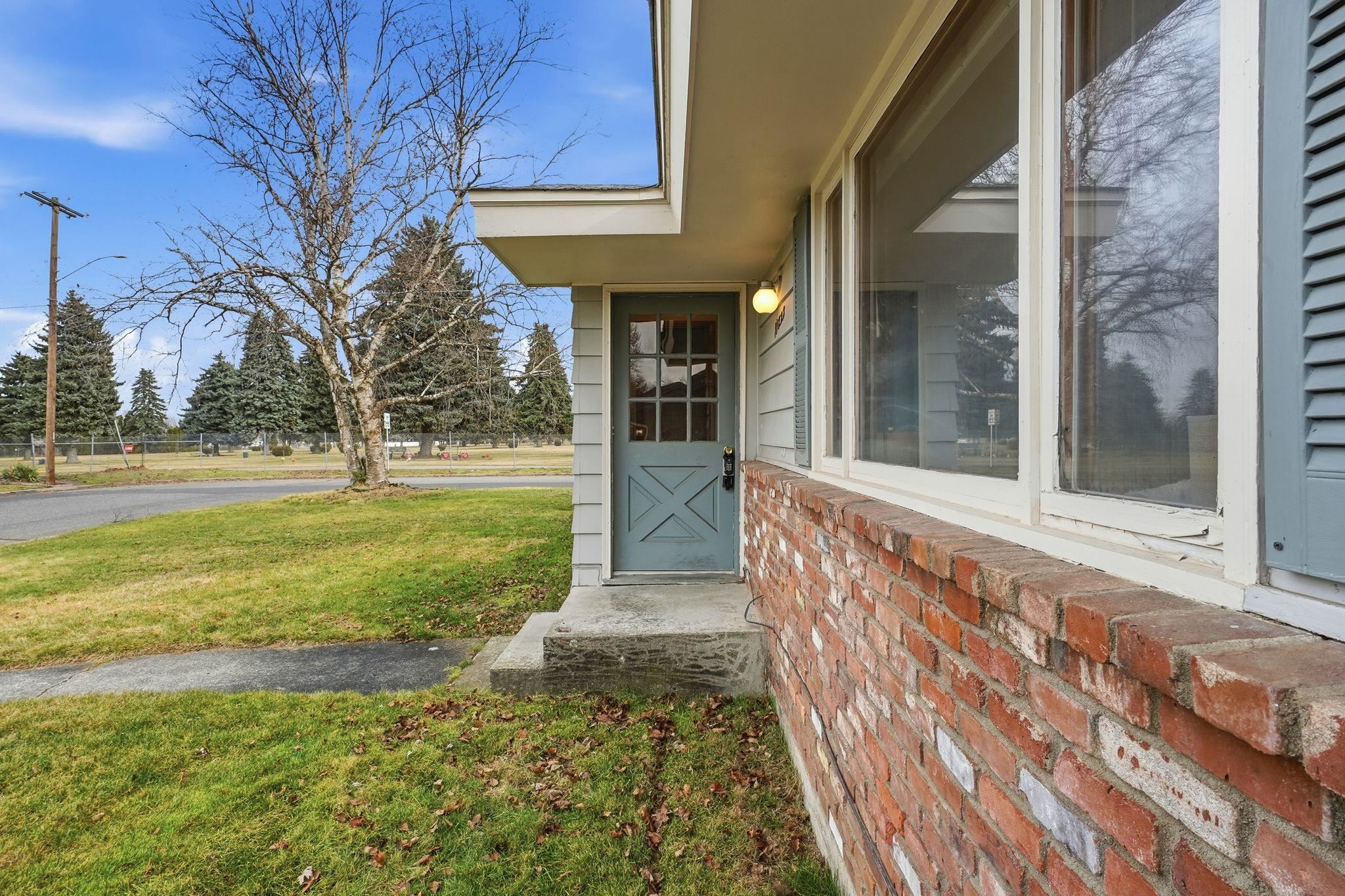11822 E 15th Ave - Photo 4