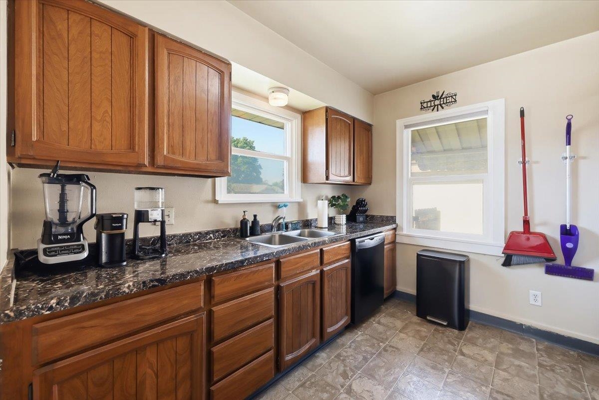 2025 E Glass Ave - Photo 11
