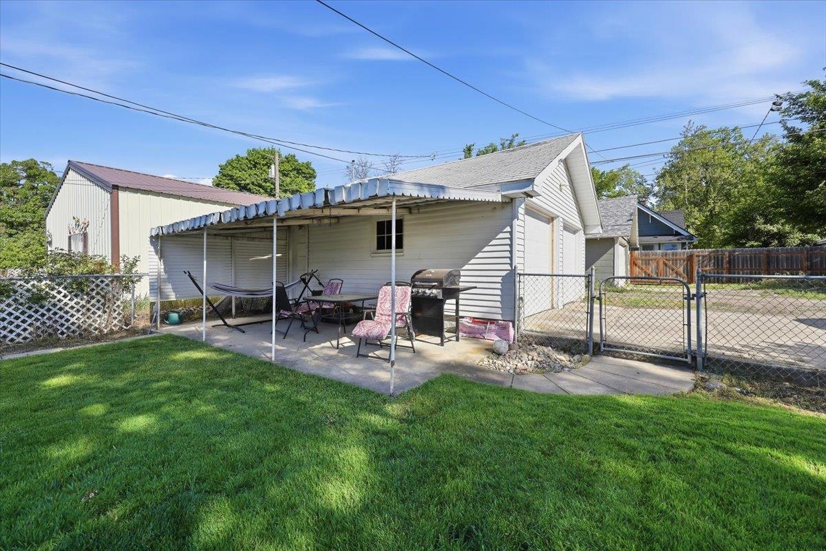 2025 E Glass Ave - Photo 28