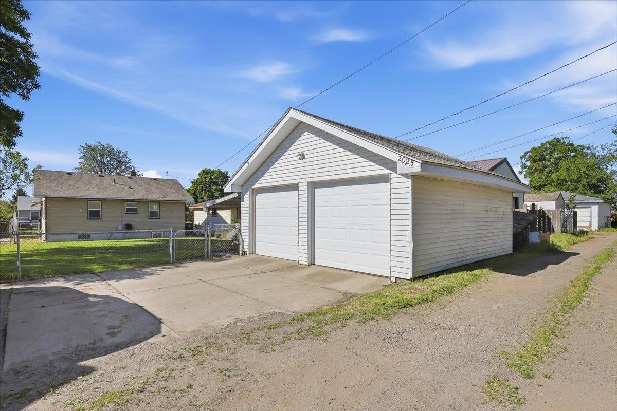 2025 E Glass Ave - Photo 29