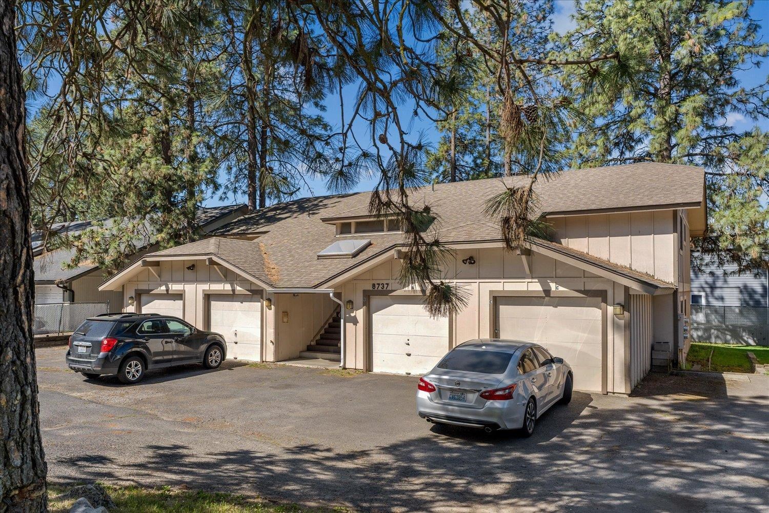 8737 N Colton St - Photo 1
