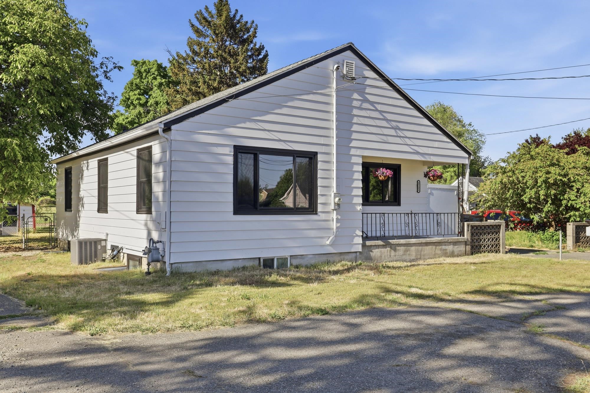 9723 E Broadway Ave - Photo 2