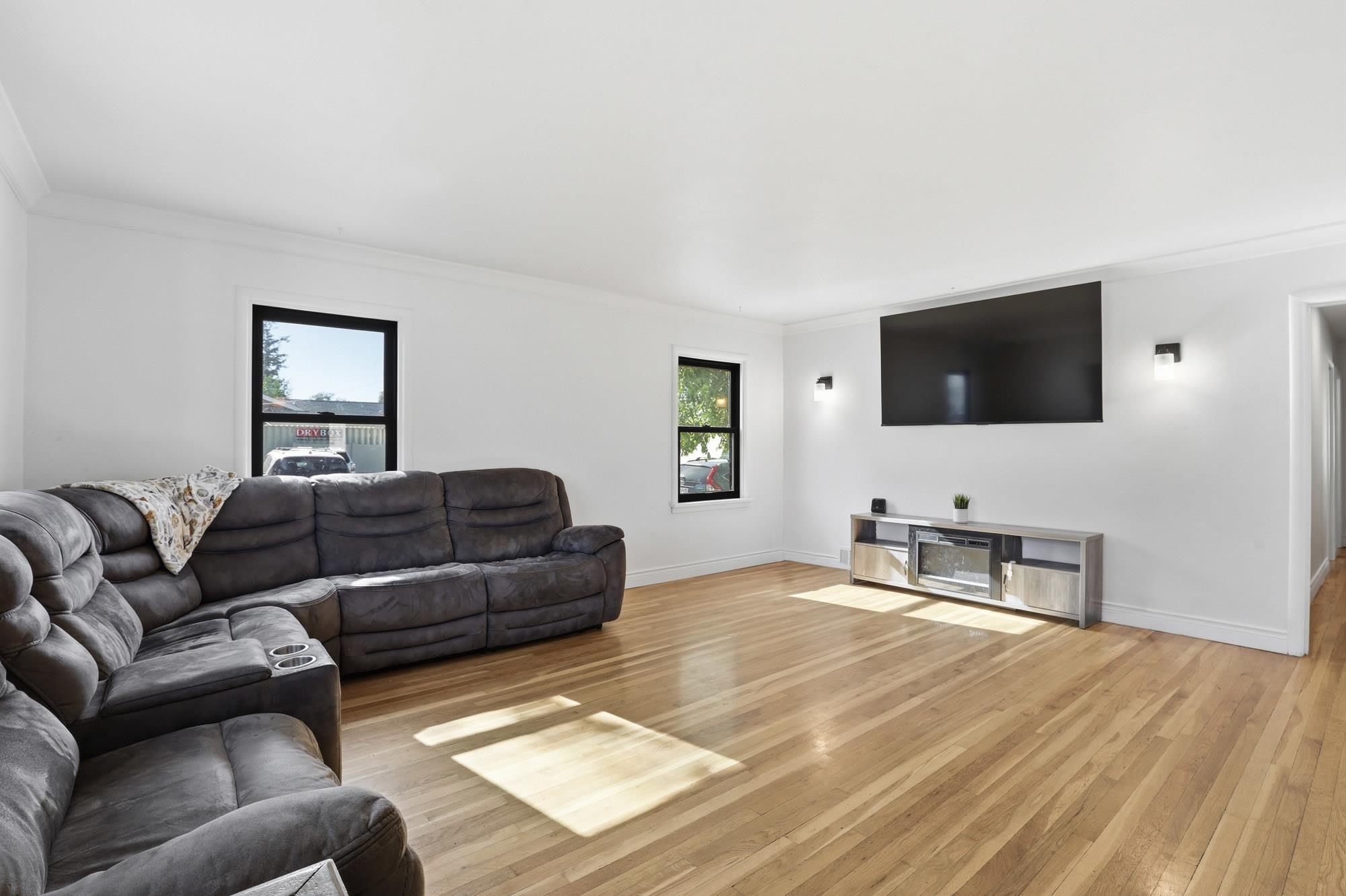 9723 E Broadway Ave - Photo 4