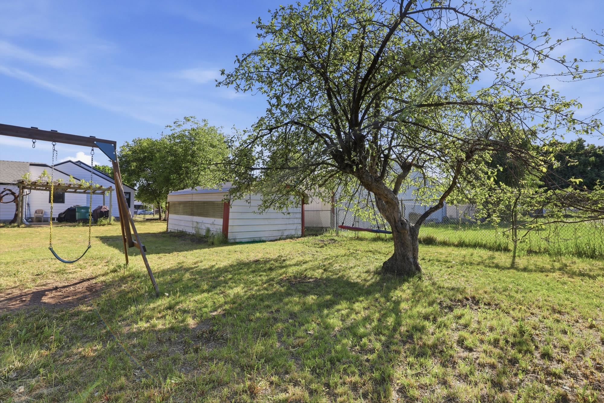 9723 E Broadway Ave - Photo 40