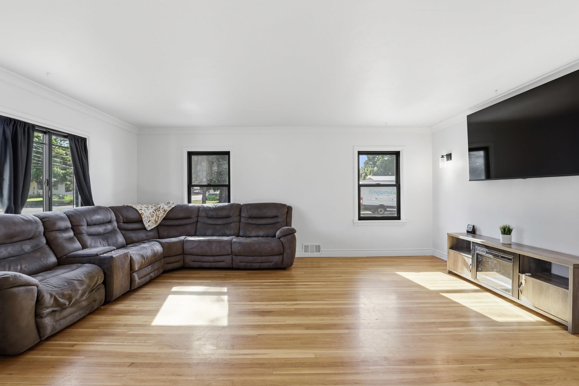 9723 E Broadway Ave - Photo 5