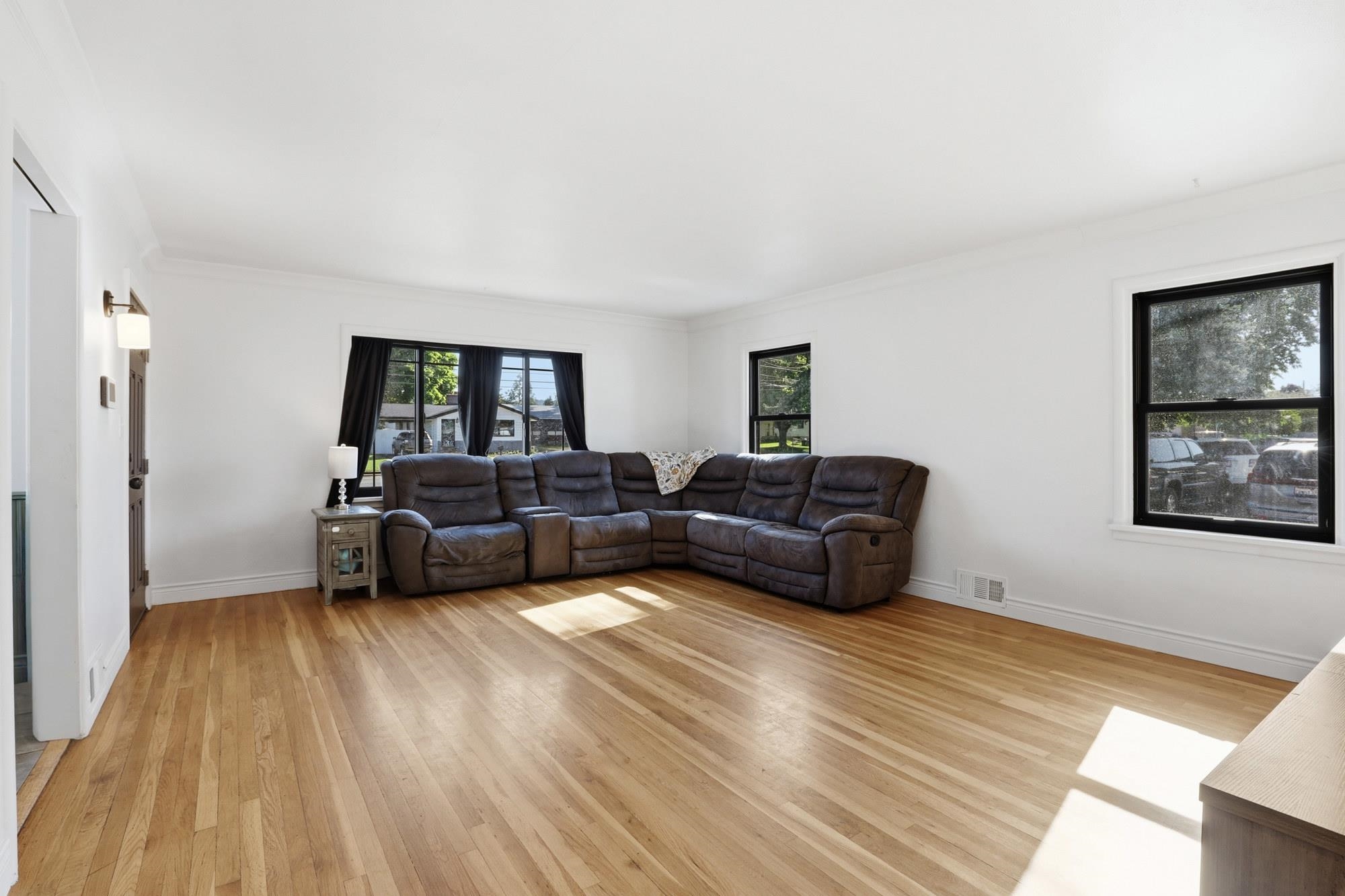 9723 E Broadway Ave - Photo 6