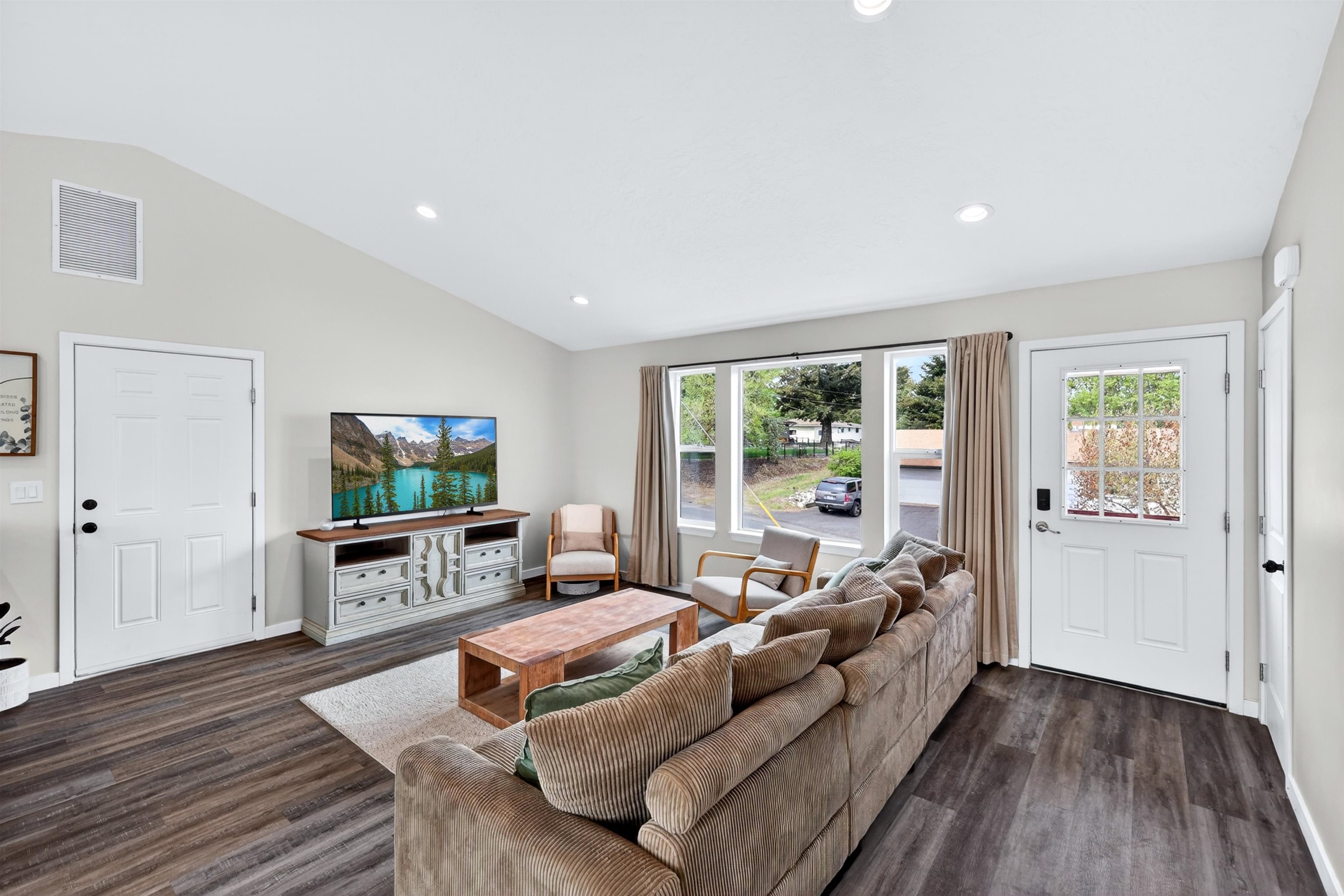 817 Park St - Photo 3