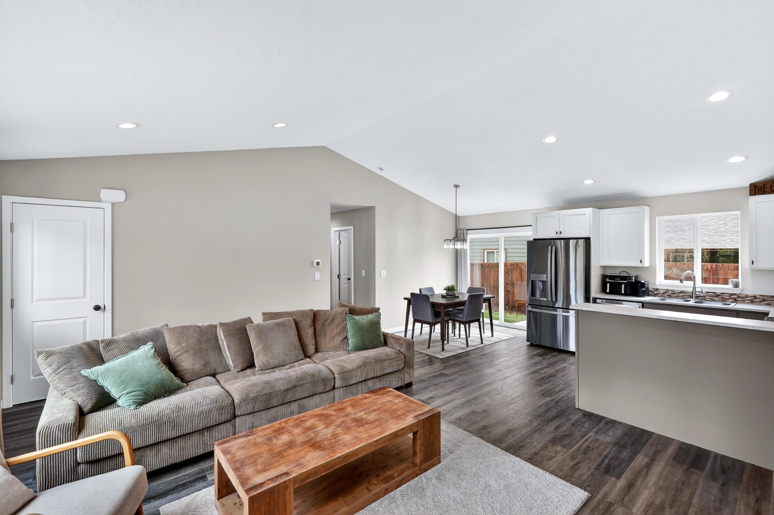 817 Park St - Photo 4