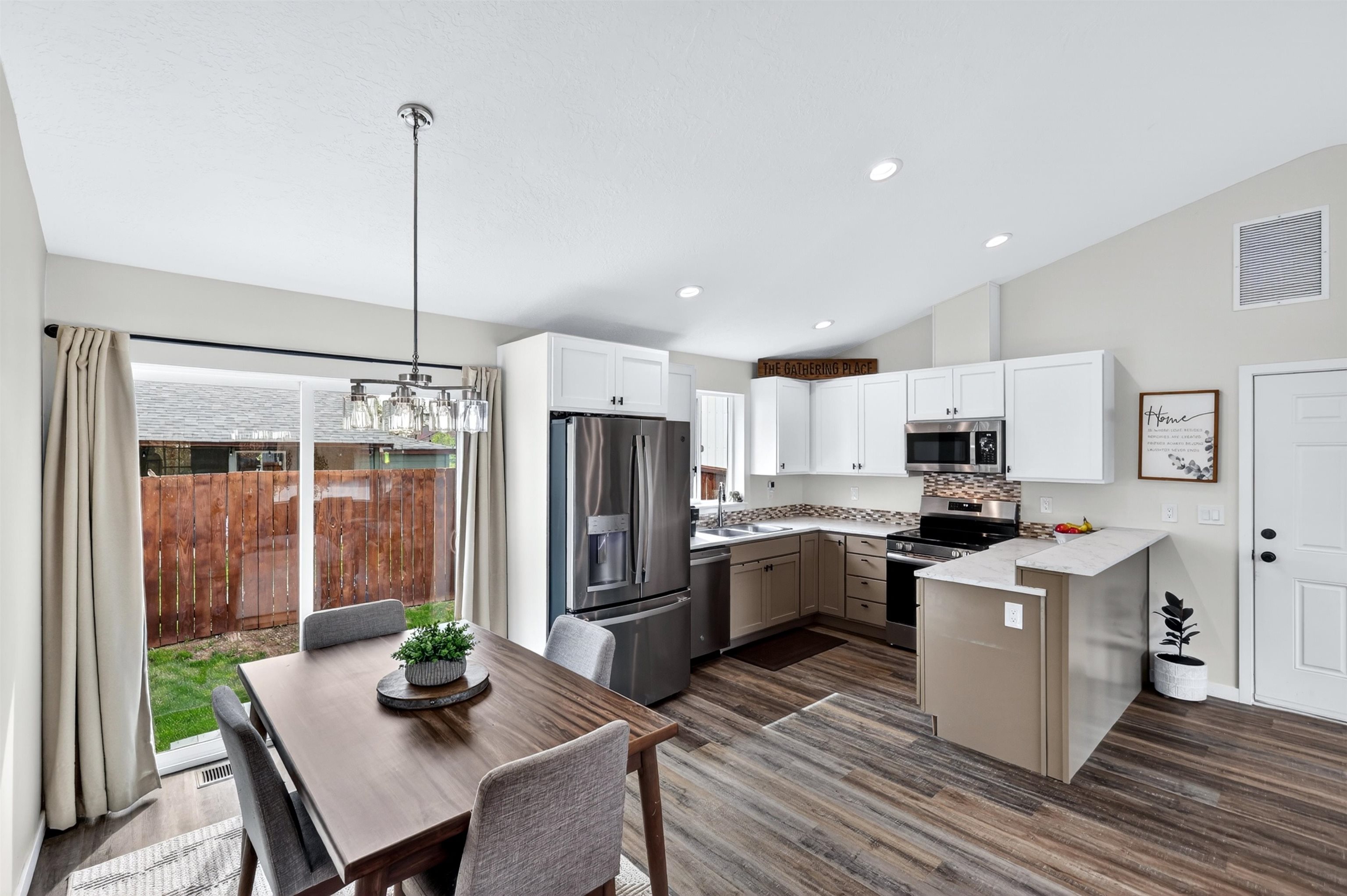 817 Park St - Photo 8