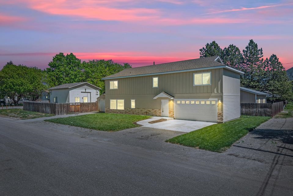 915 W Main St - Photo 2