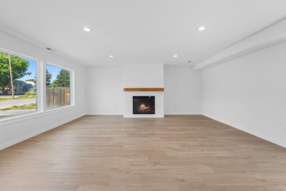 915 W Main St - Photo 14