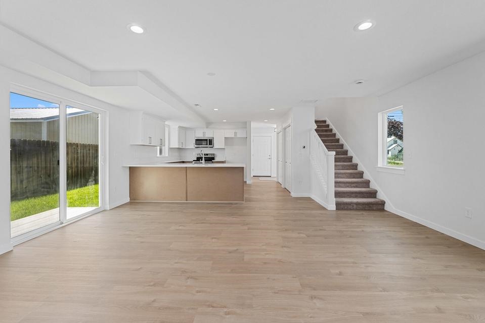 915 W Main St - Photo 15