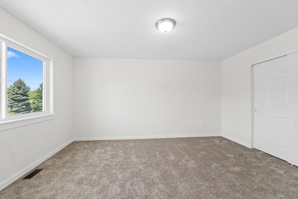 915 W Main St - Photo 27