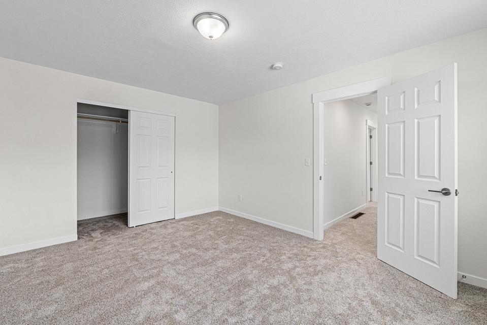 915 W Main St - Photo 28