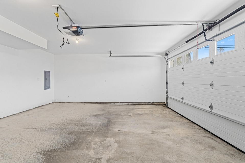 915 W Main St - Photo 29