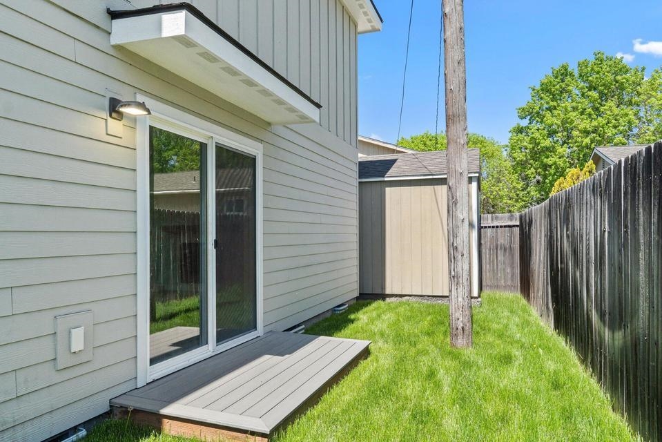 915 W Main St - Photo 31