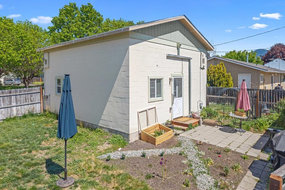 915 W Main St - Photo 34