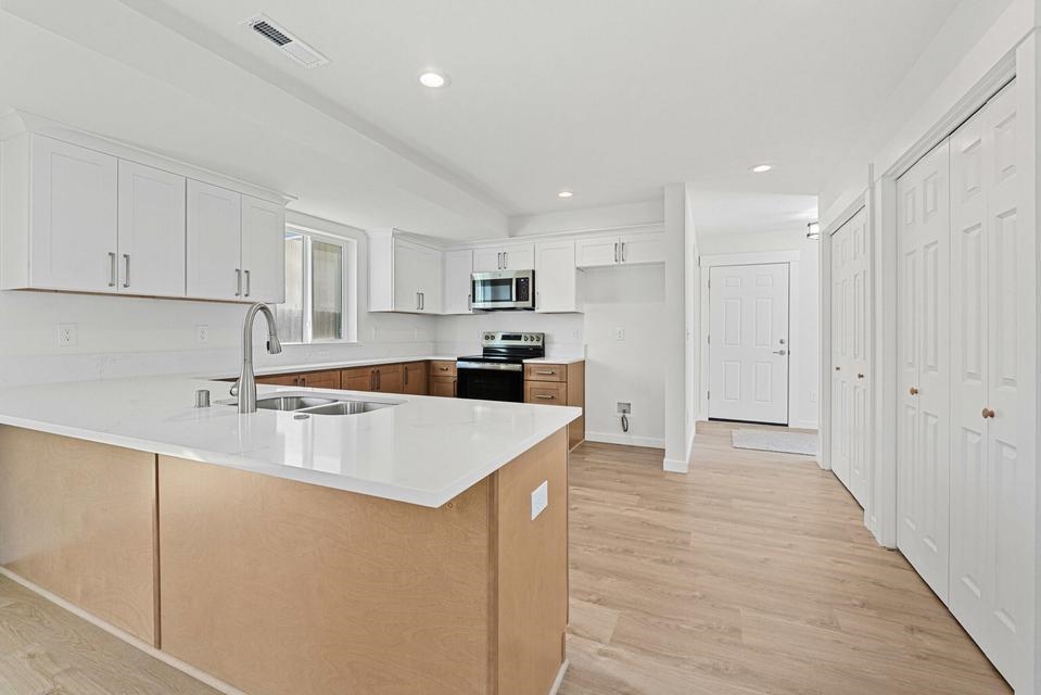 915 W Main St - Photo 10