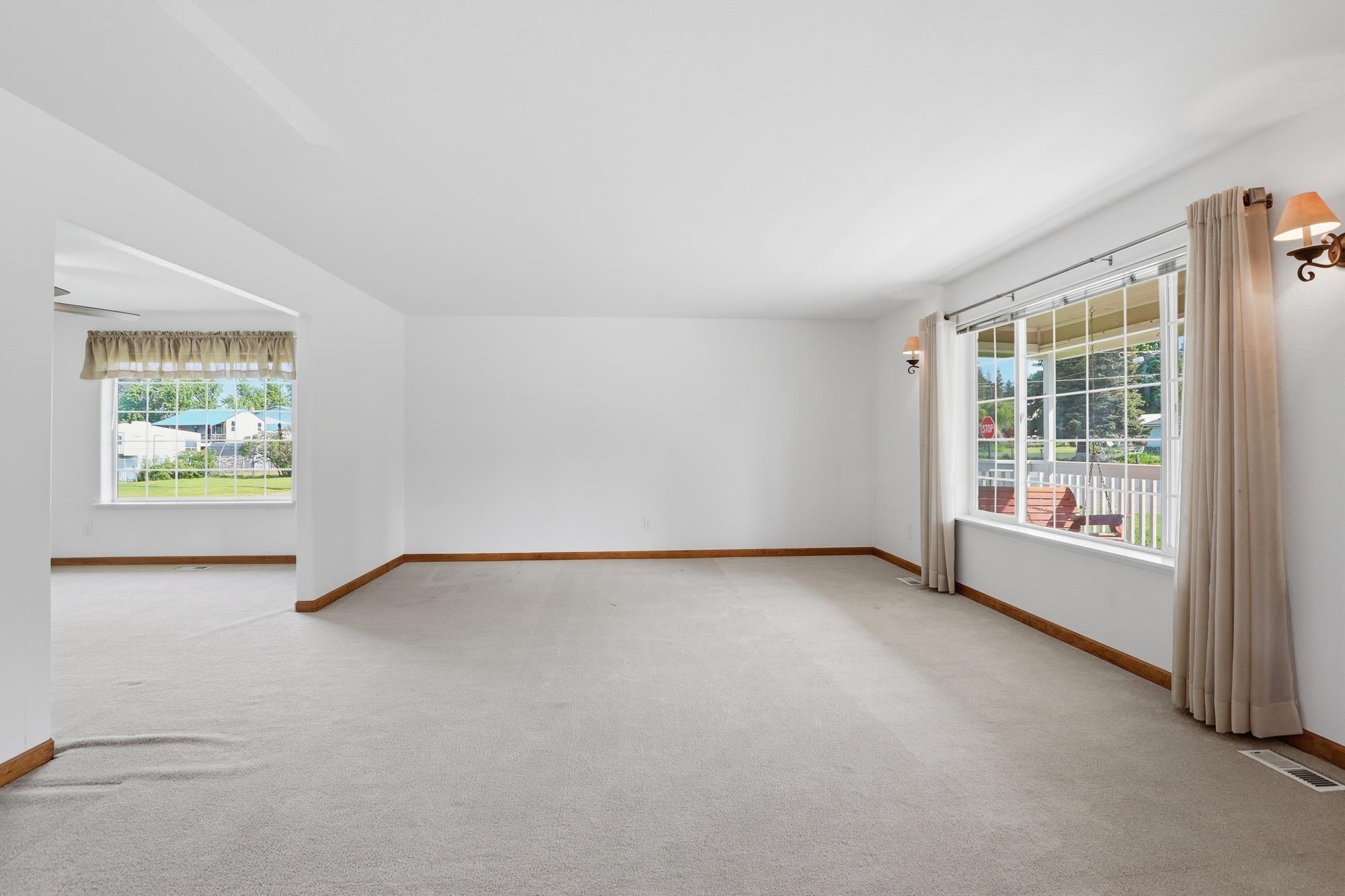 123 N STEVENS St - Photo 3