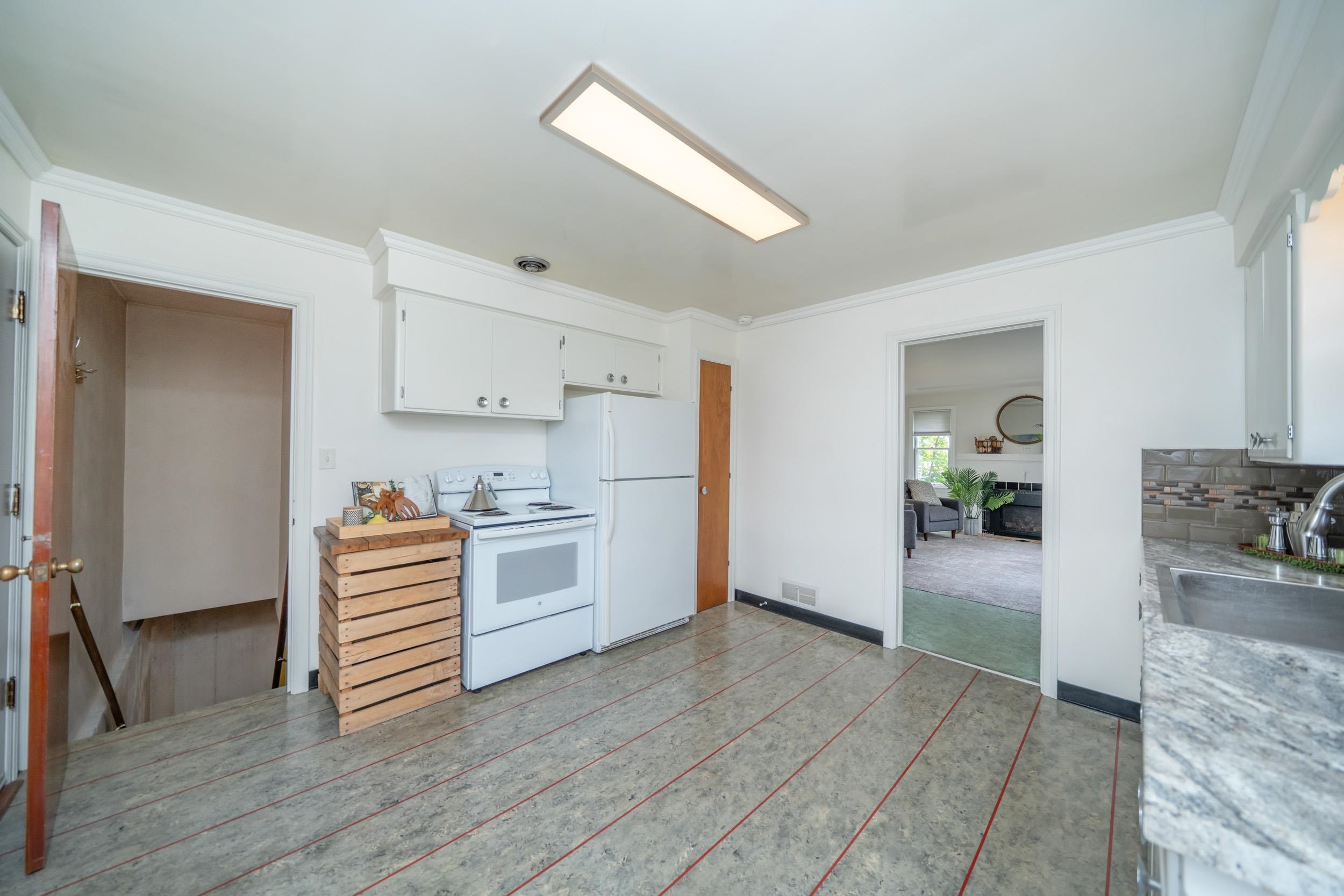211 E Hoffman Ave - Photo 12