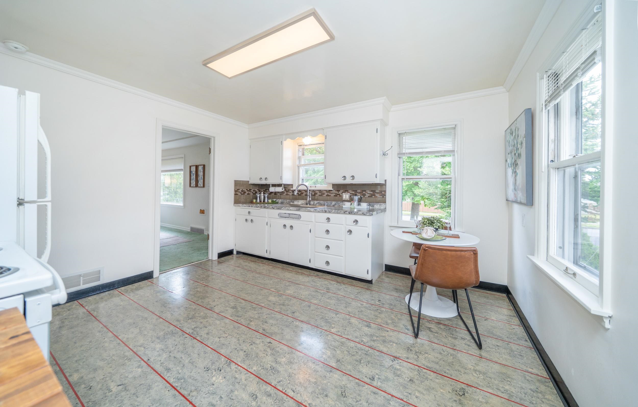 211 E Hoffman Ave - Photo 13