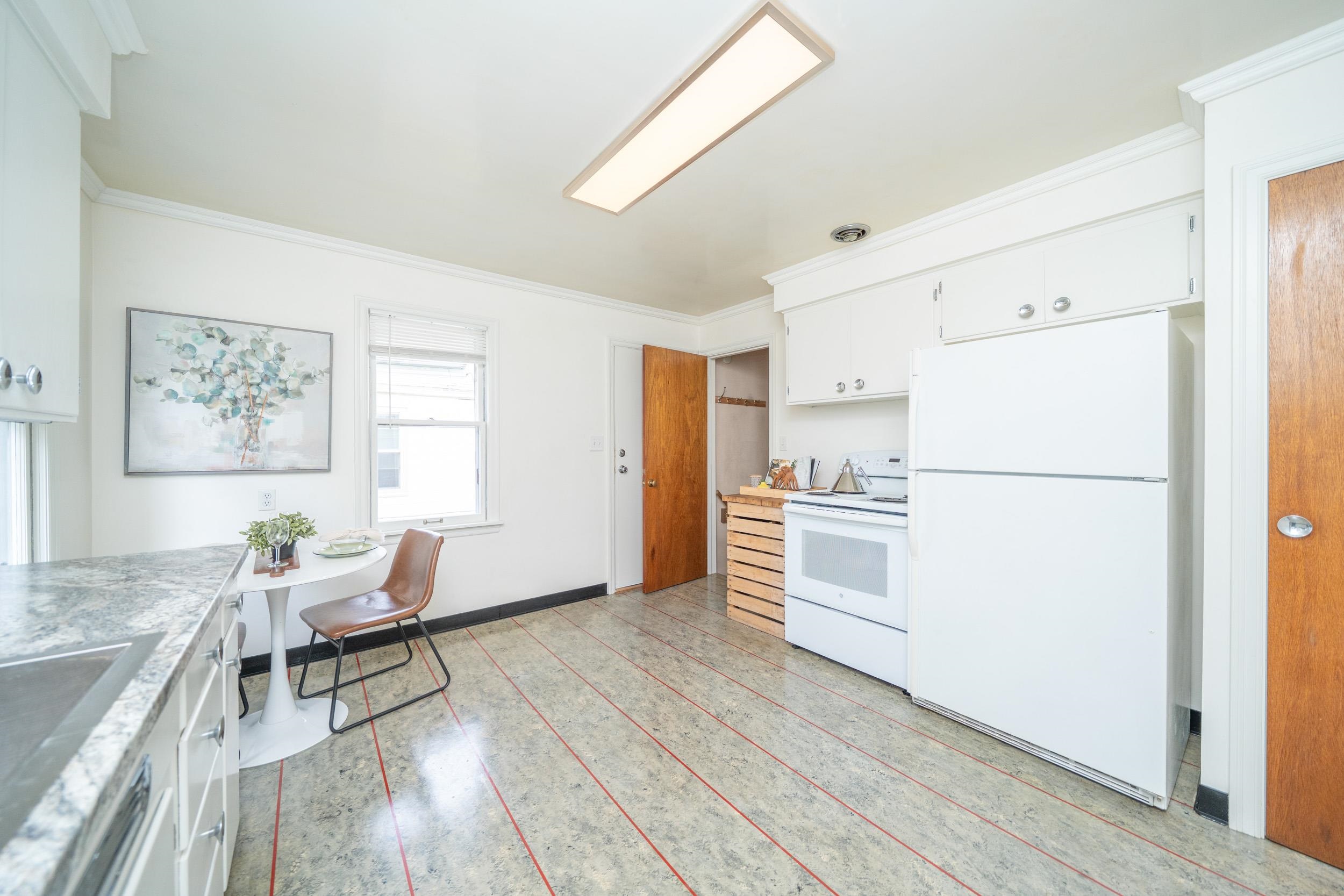 211 E Hoffman Ave - Photo 14