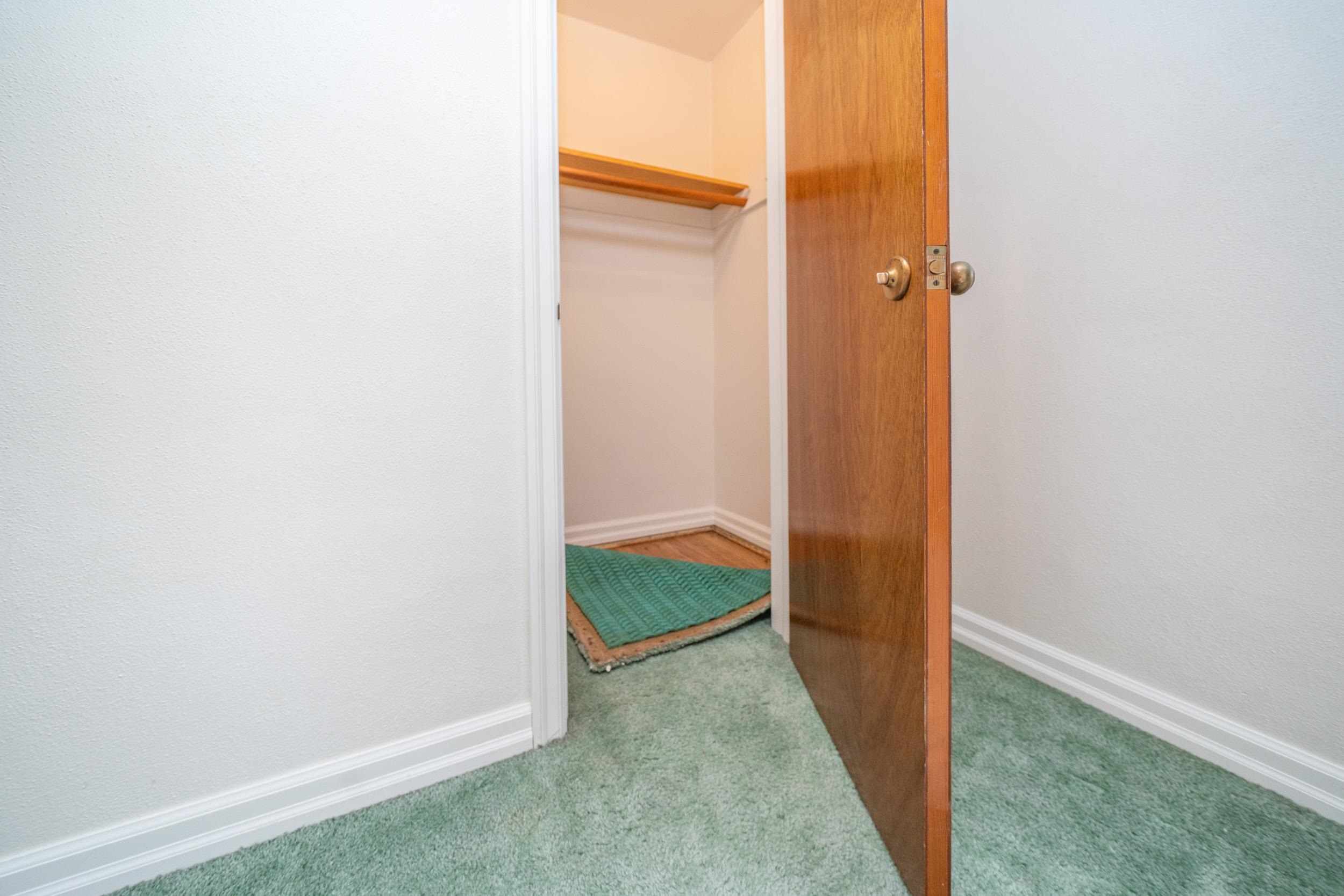 211 E Hoffman Ave - Photo 21