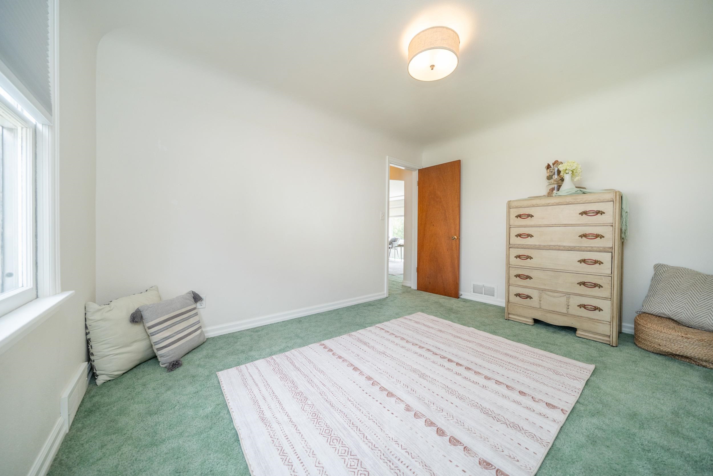 211 E Hoffman Ave - Photo 22