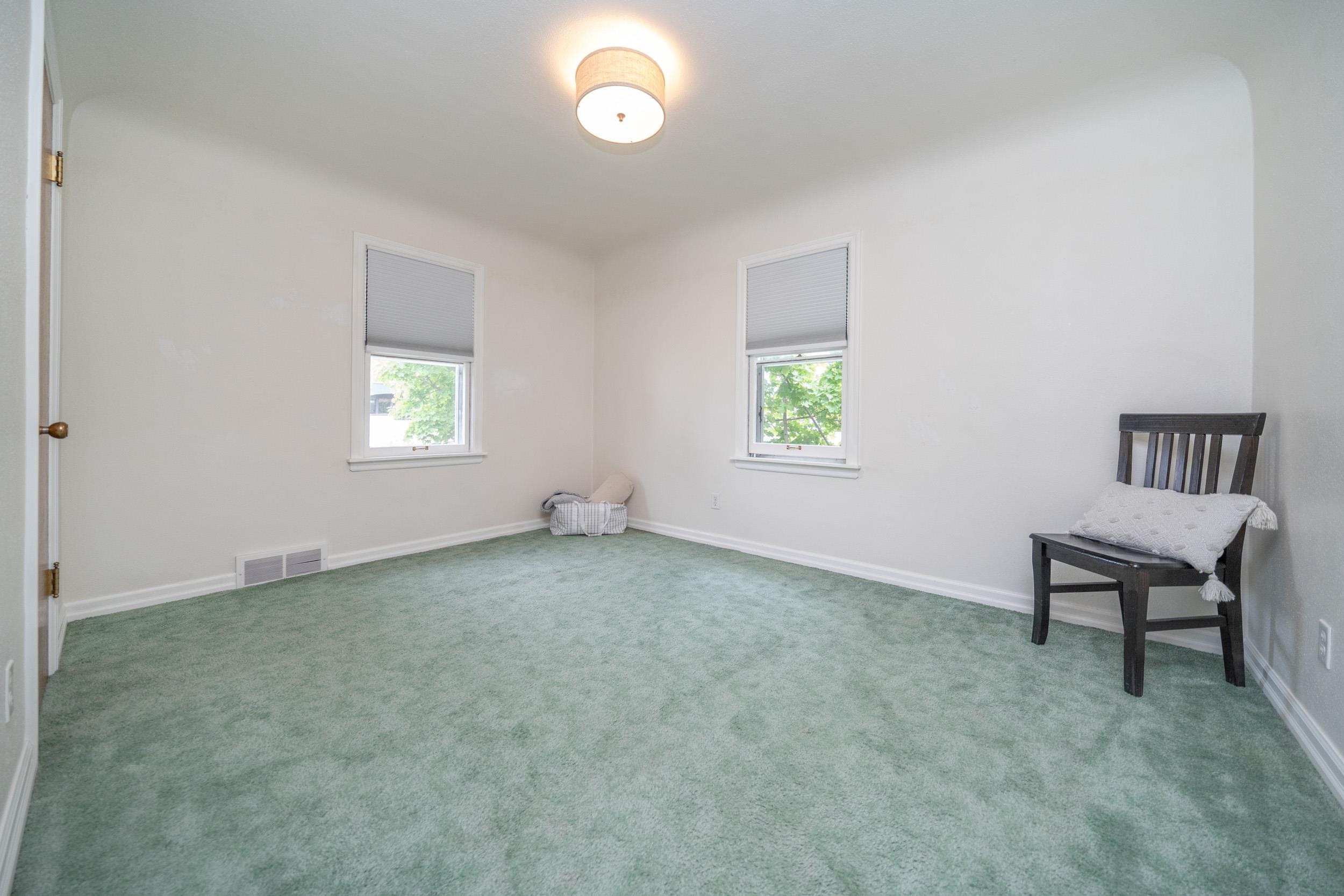 211 E Hoffman Ave - Photo 24