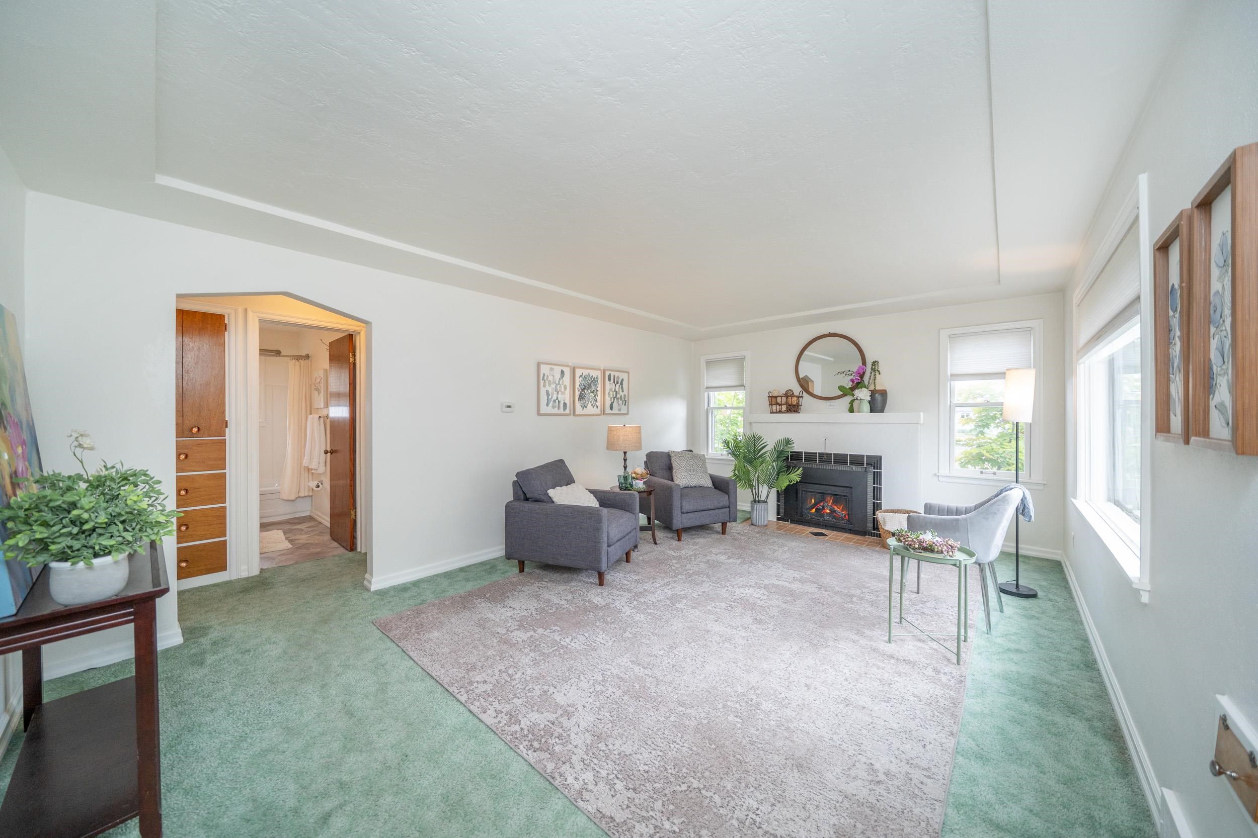 211 E Hoffman Ave - Photo 4