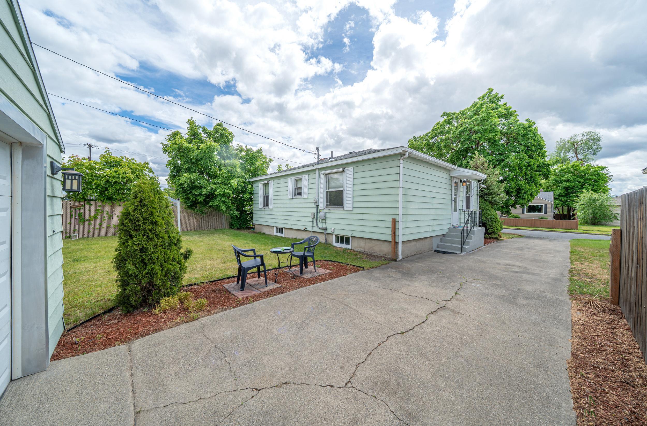 211 E Hoffman Ave - Photo 33