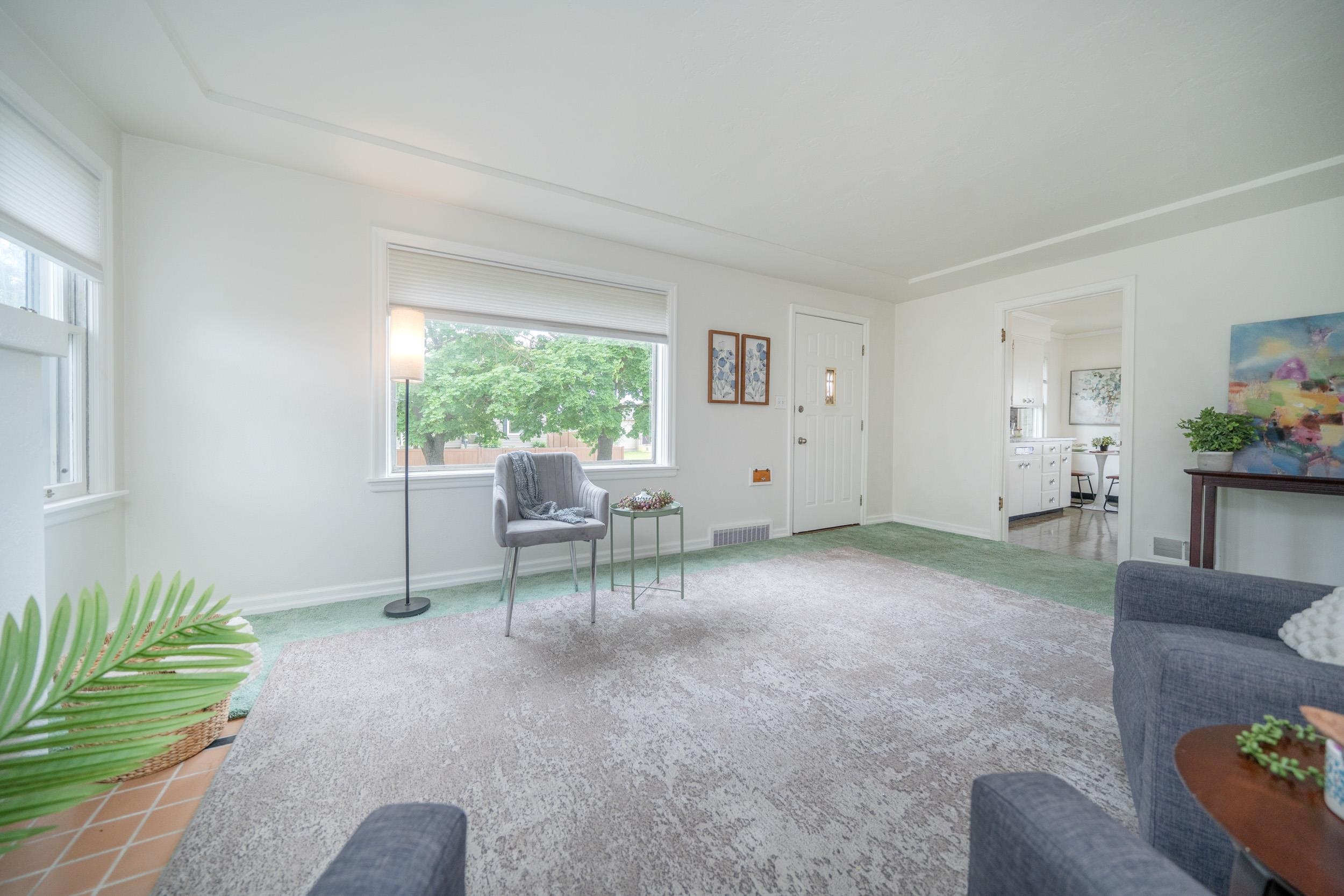 211 E Hoffman Ave - Photo 6