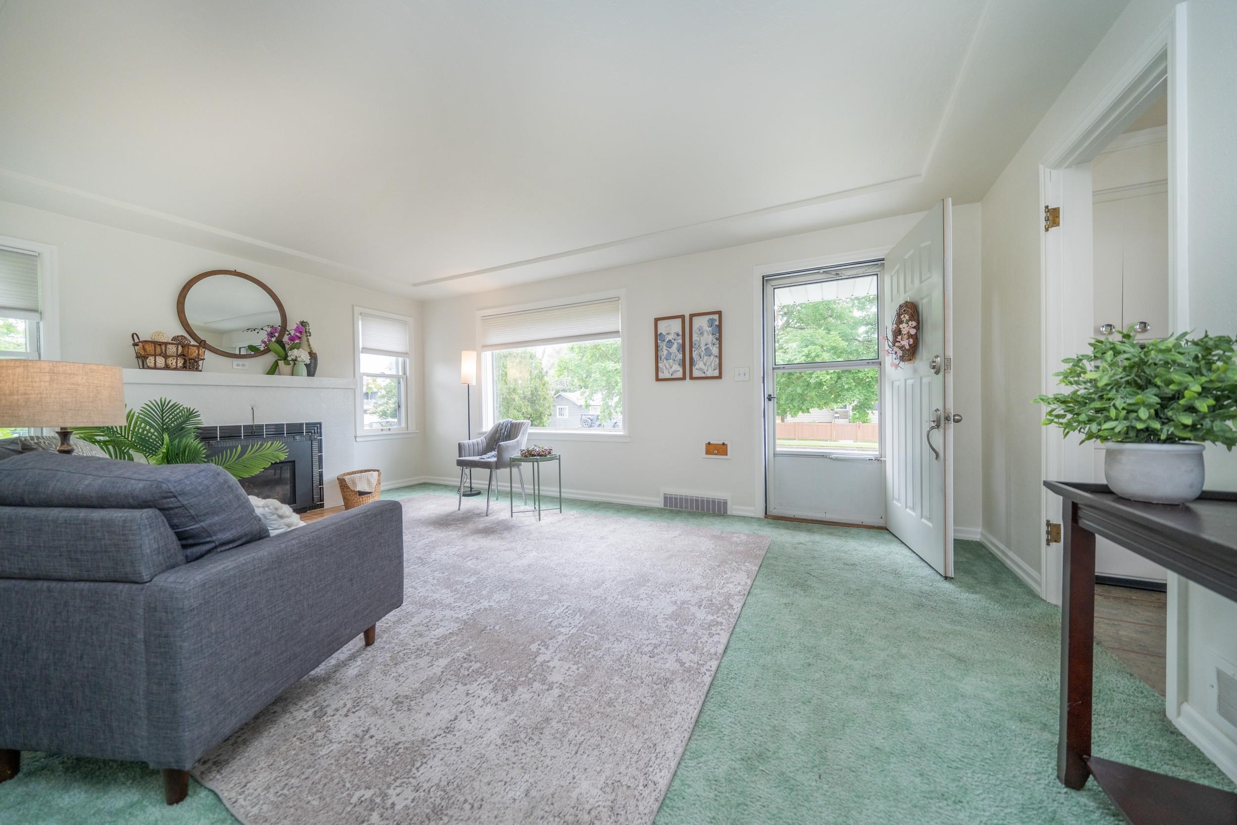 211 E Hoffman Ave - Photo 7