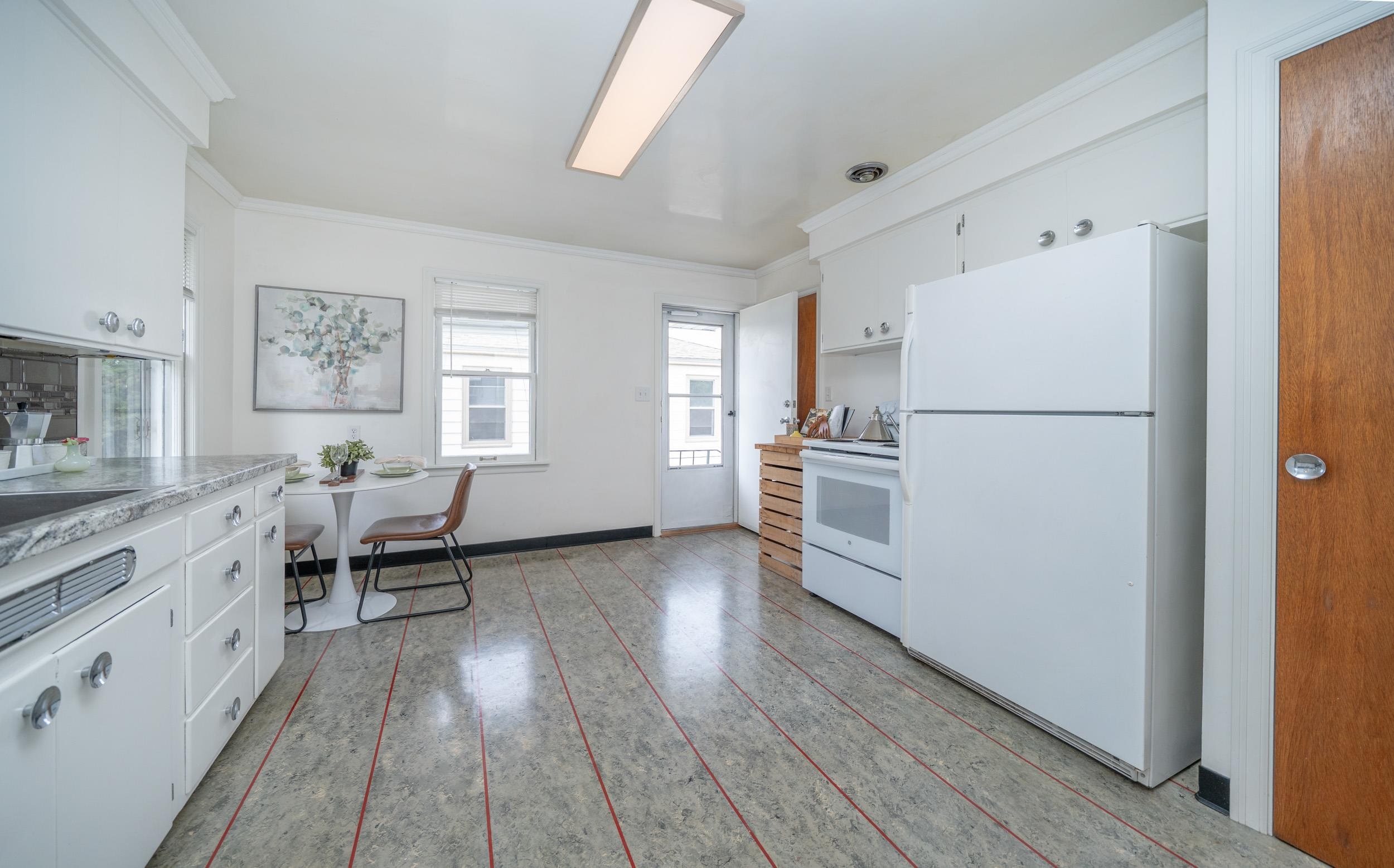 211 E Hoffman Ave - Photo 8
