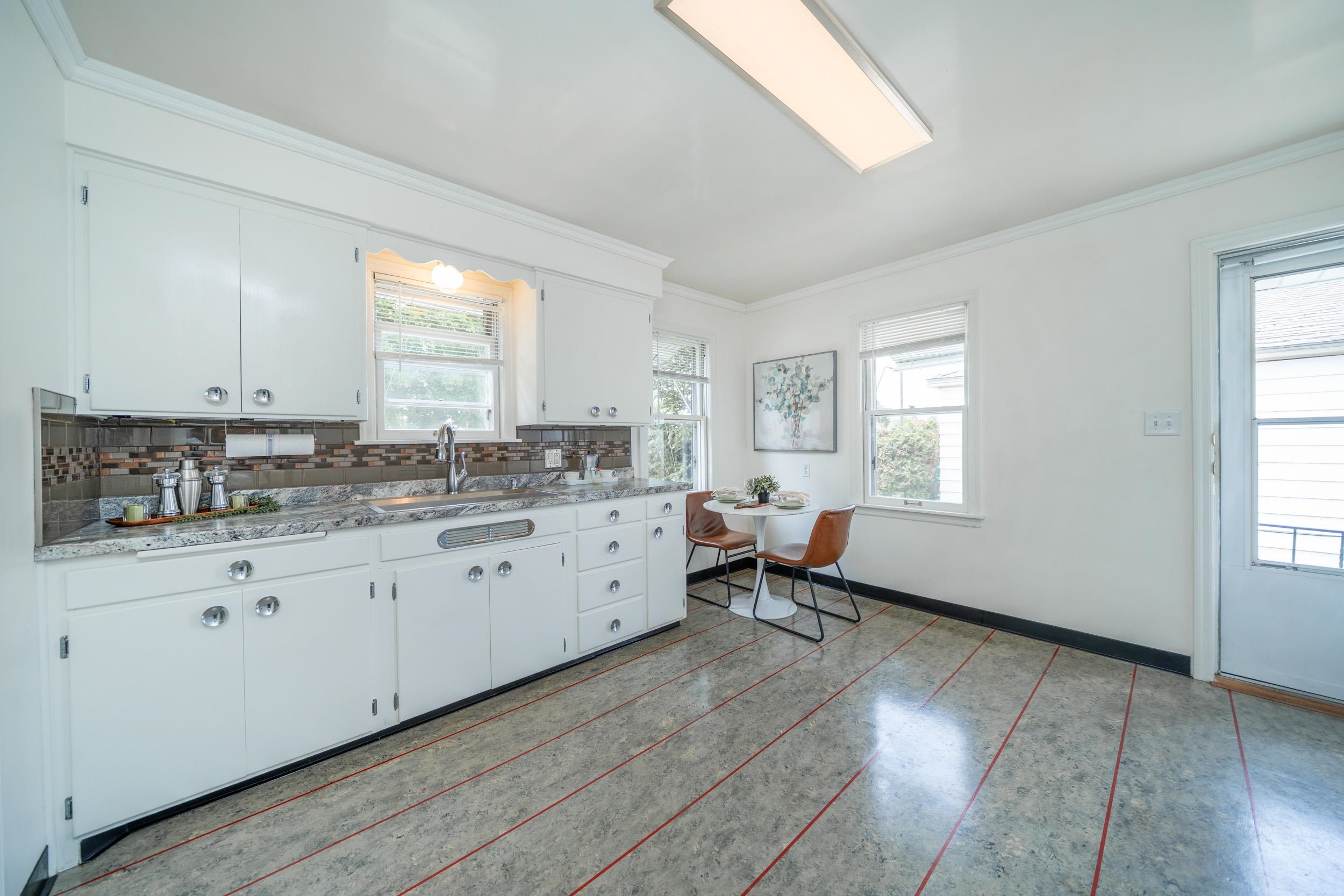 211 E Hoffman Ave - Photo 9