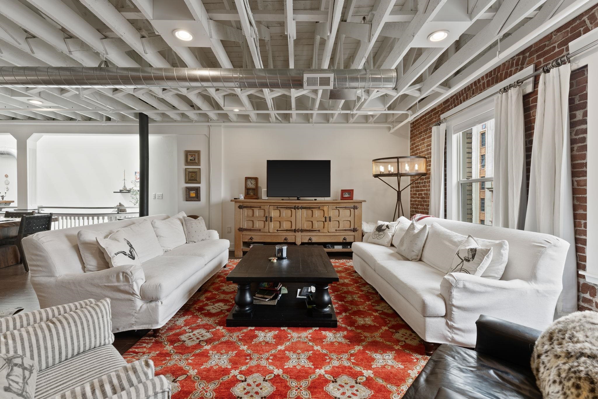 401 W 1st Ave - Photo 3