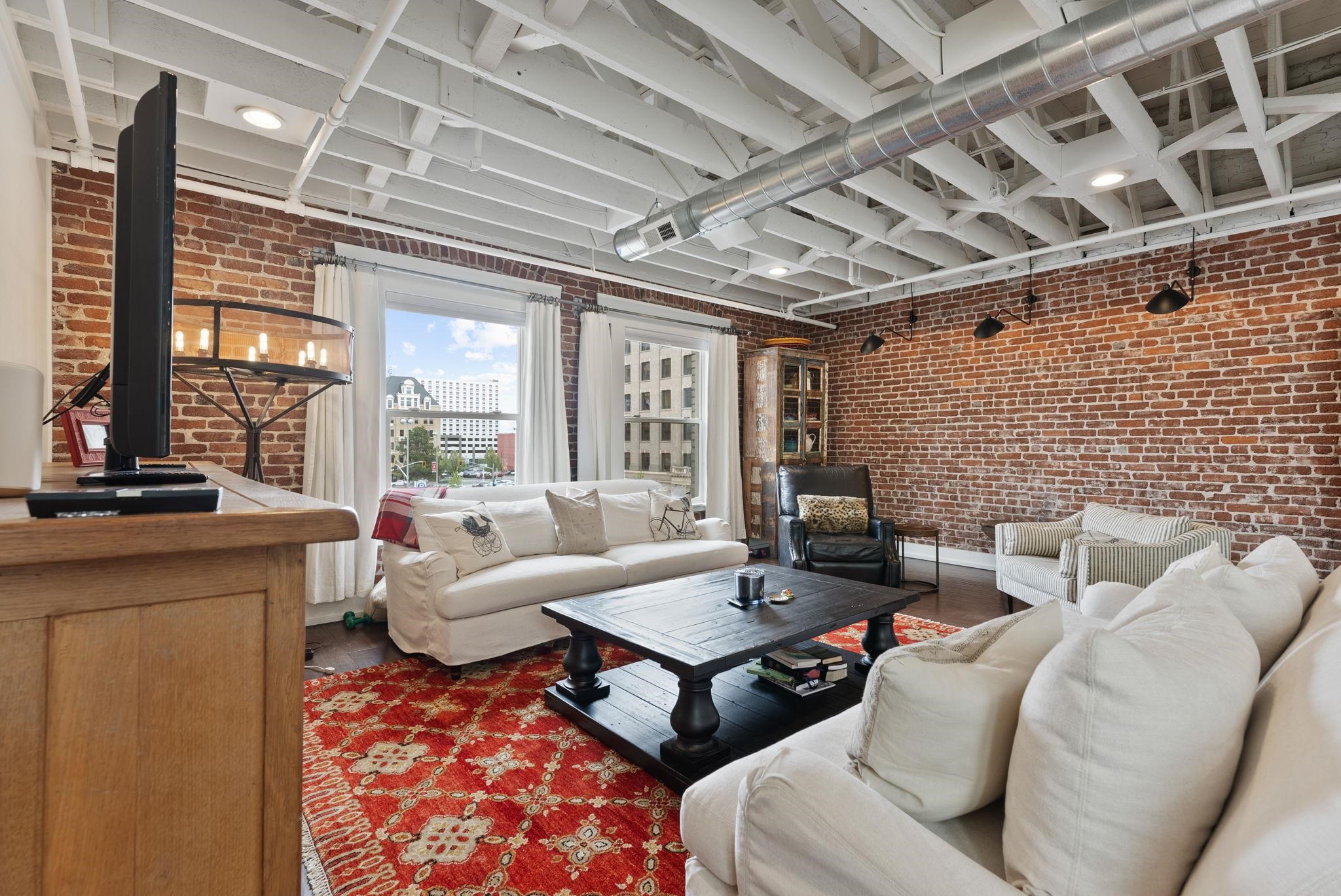 401 W 1st Ave - Photo 4
