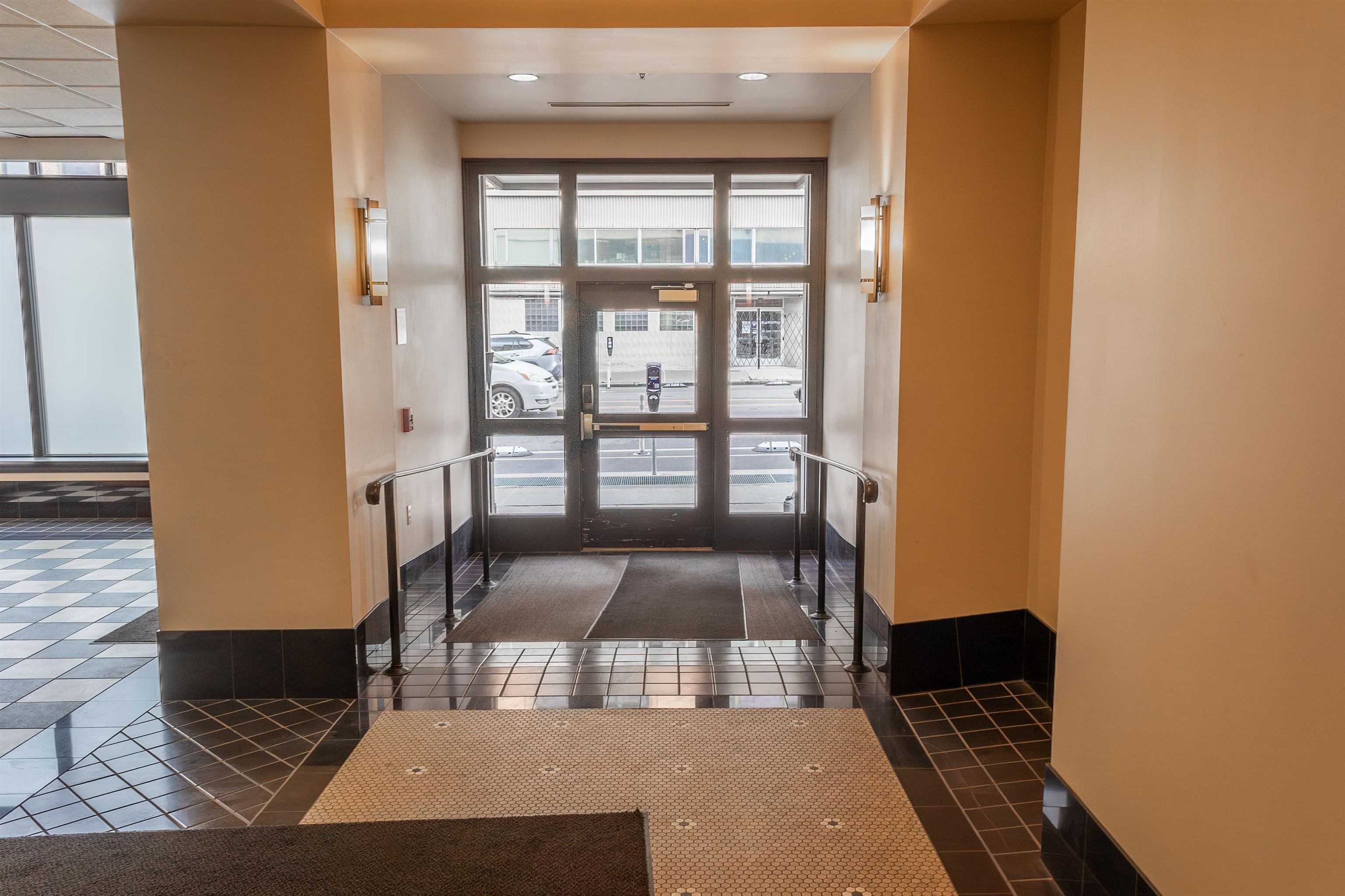 315 W Riverside Ave - Photo 22