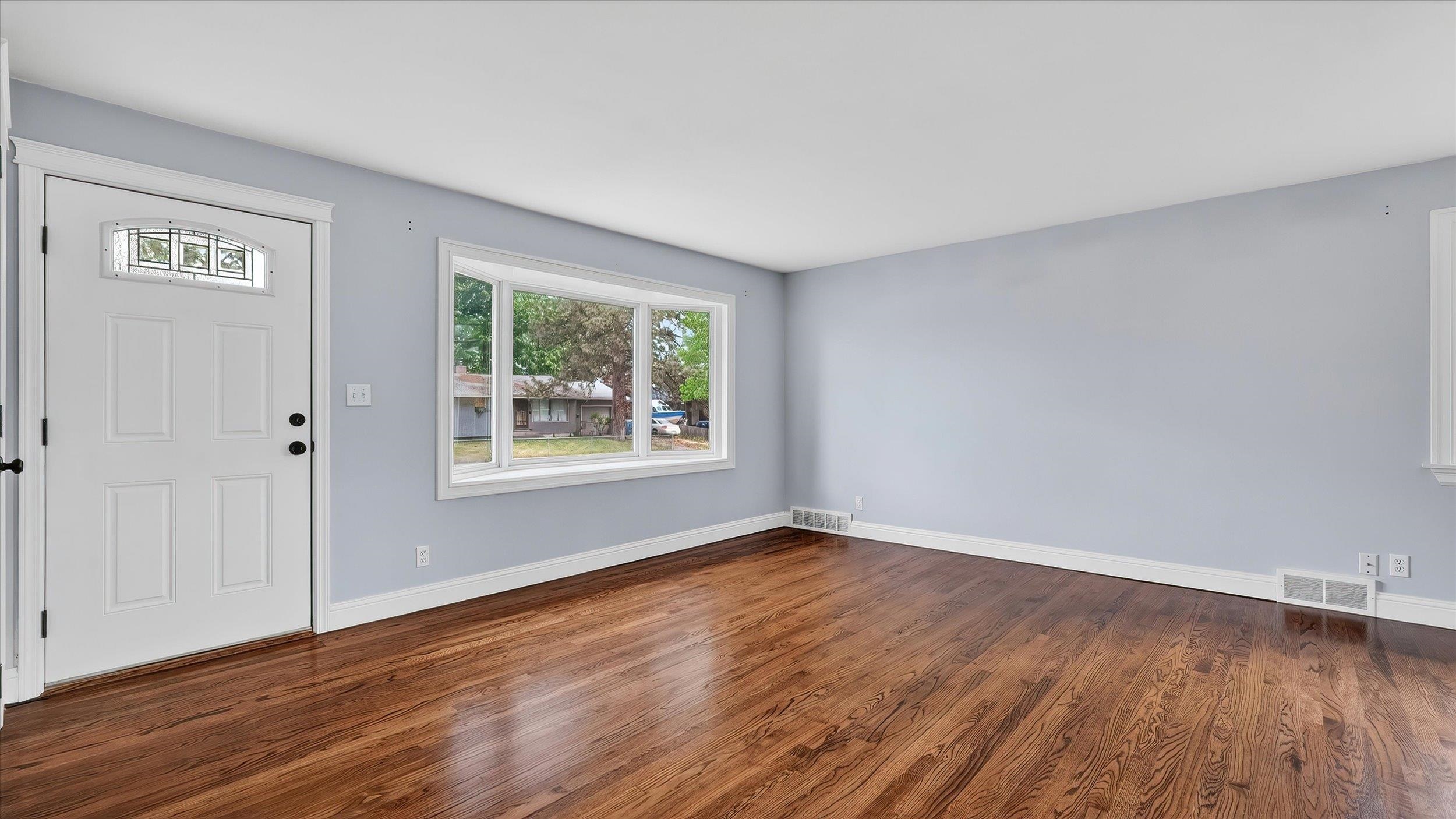 5707 N Ash St - Photo 3