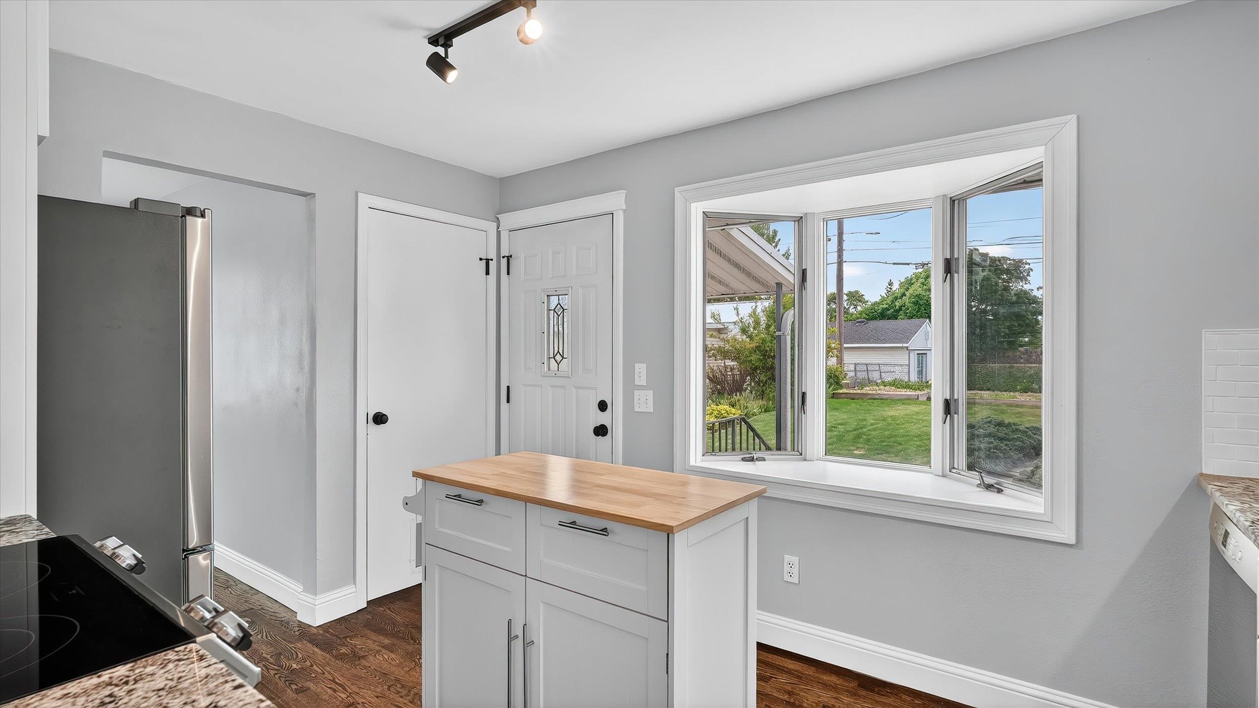 5707 N Ash St - Photo 9