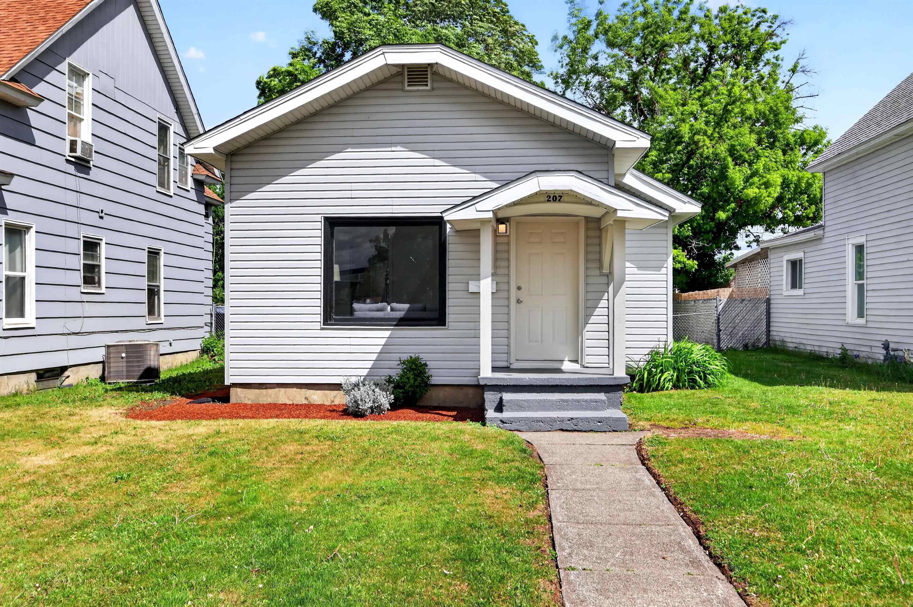 207 E Baldwin Ave - Photo 1